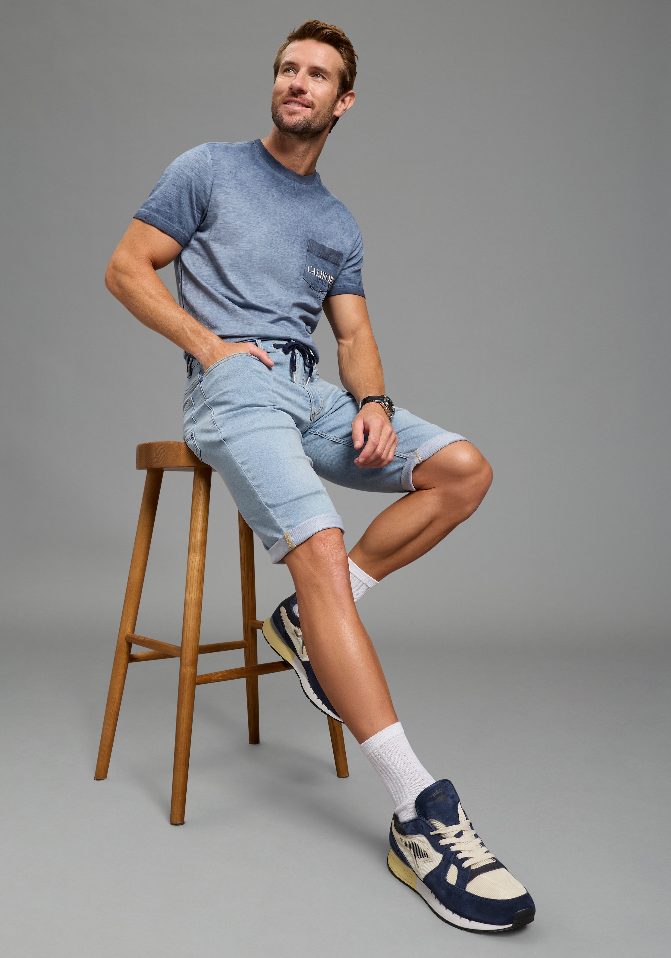 KangaROOS Jogg-Jeansbermudas Regular Fit, gerade geschnittenes Bein