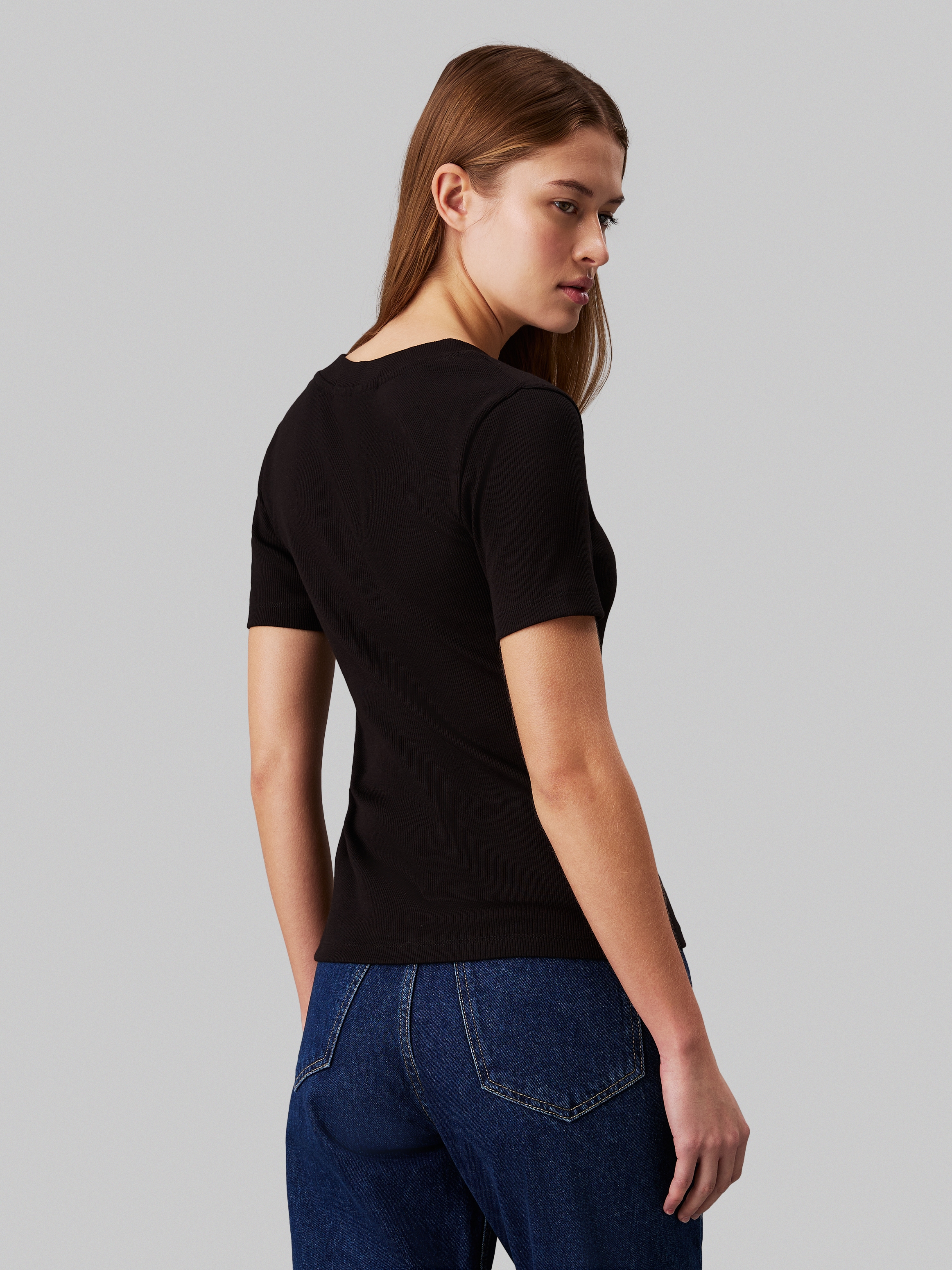 Calvin Klein Jeans T-Shirt »WOVEN LABEL RIB V-NECK TEE«, mit Logomarkenpatch