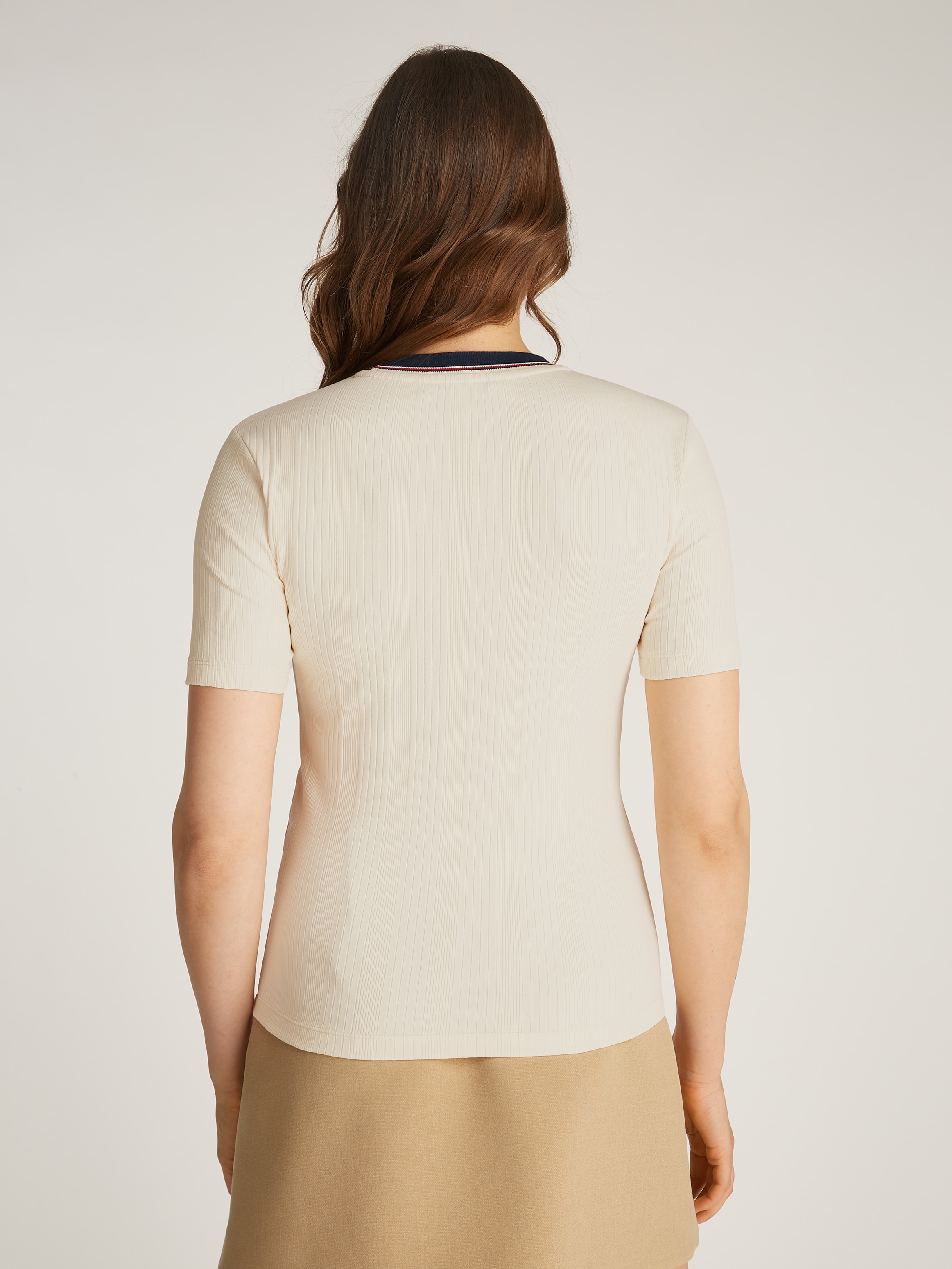Tommy Hilfiger T-Shirt »RWB SLIM TEE SS C-NK«, mit Kontrast-Details, Struktur
