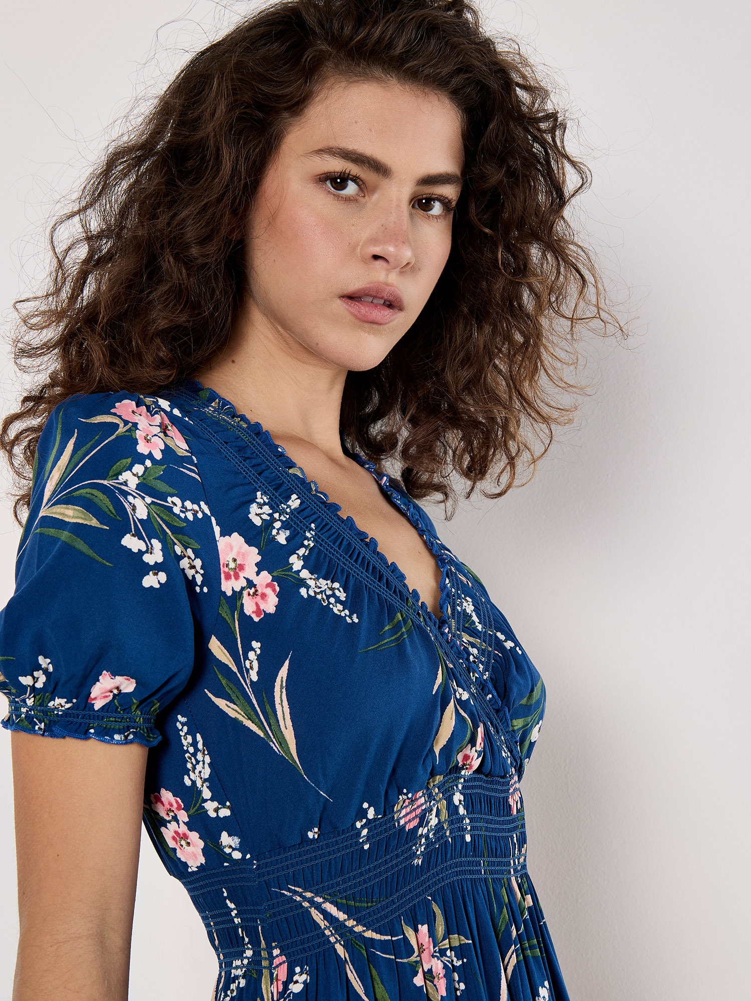 Apricot Maxikleid »Maxikleid« mit gesmokter Taille