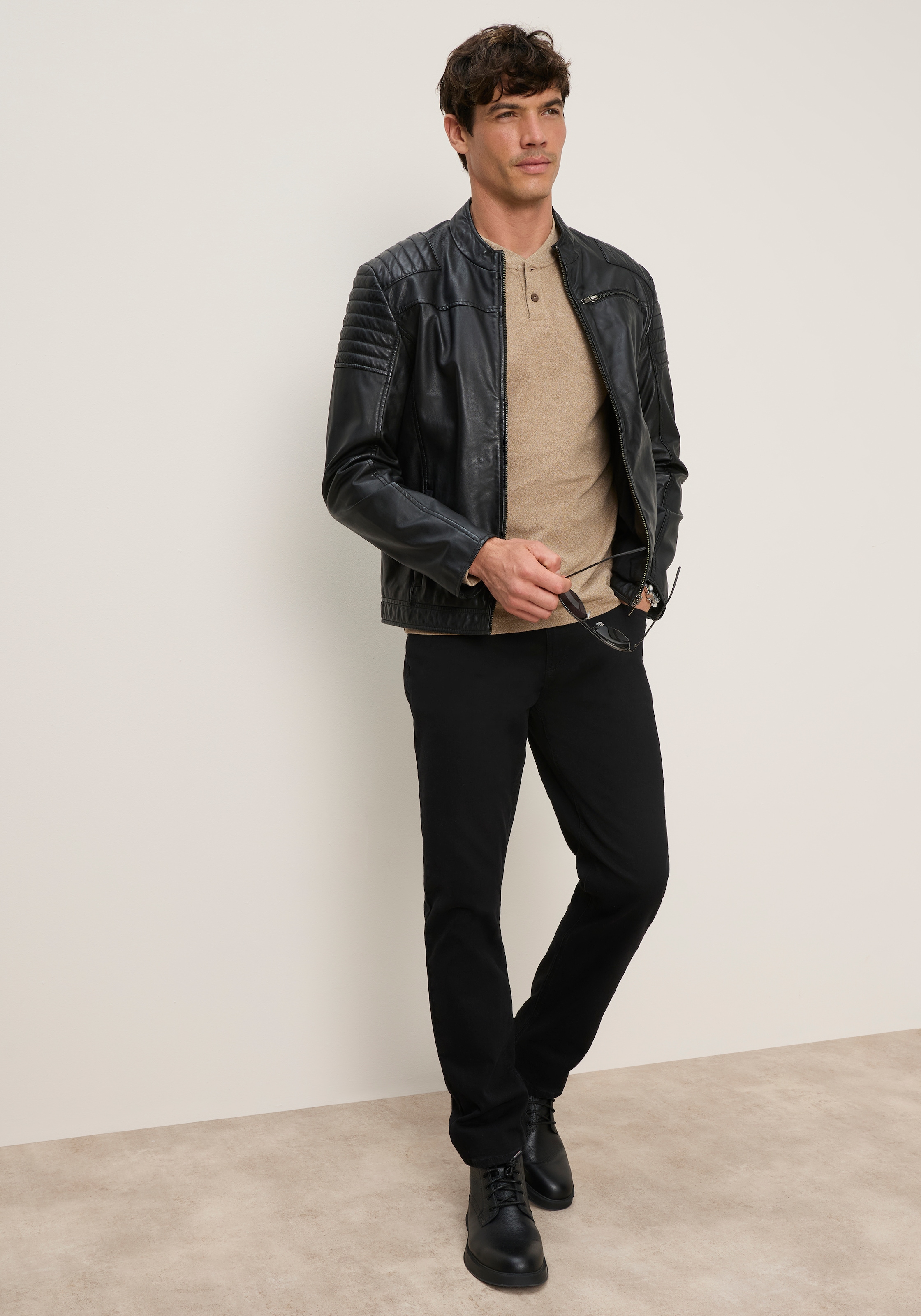 Bruno Banani Henleyshirt mit Langarm, aus Single Jersey, melierte Optik