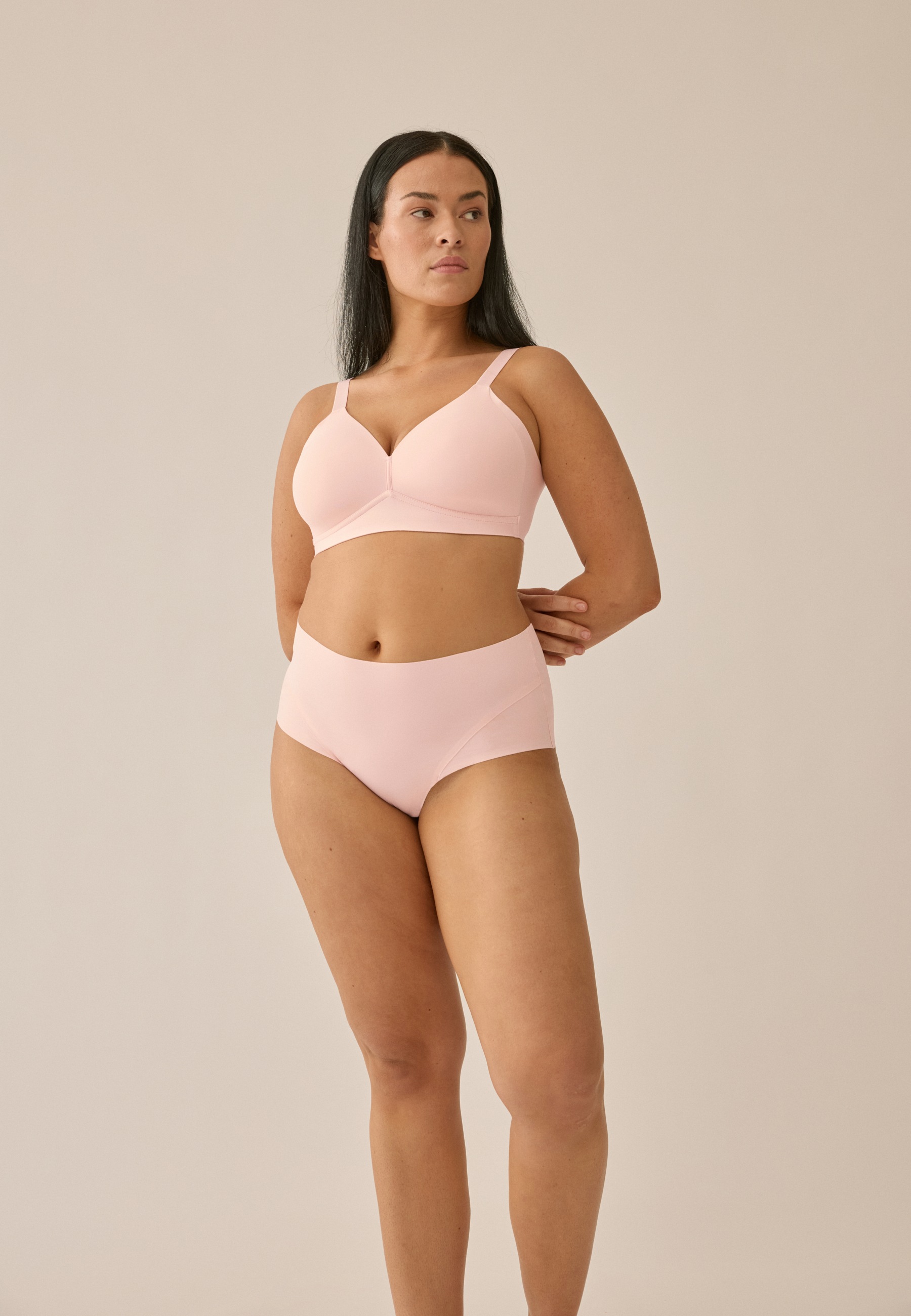 Thumbnail - Naturana Soft-BH "Smoothing" flache nahtlose Abschlüsse, breites Unterbrustband, ohne Bügel, basic