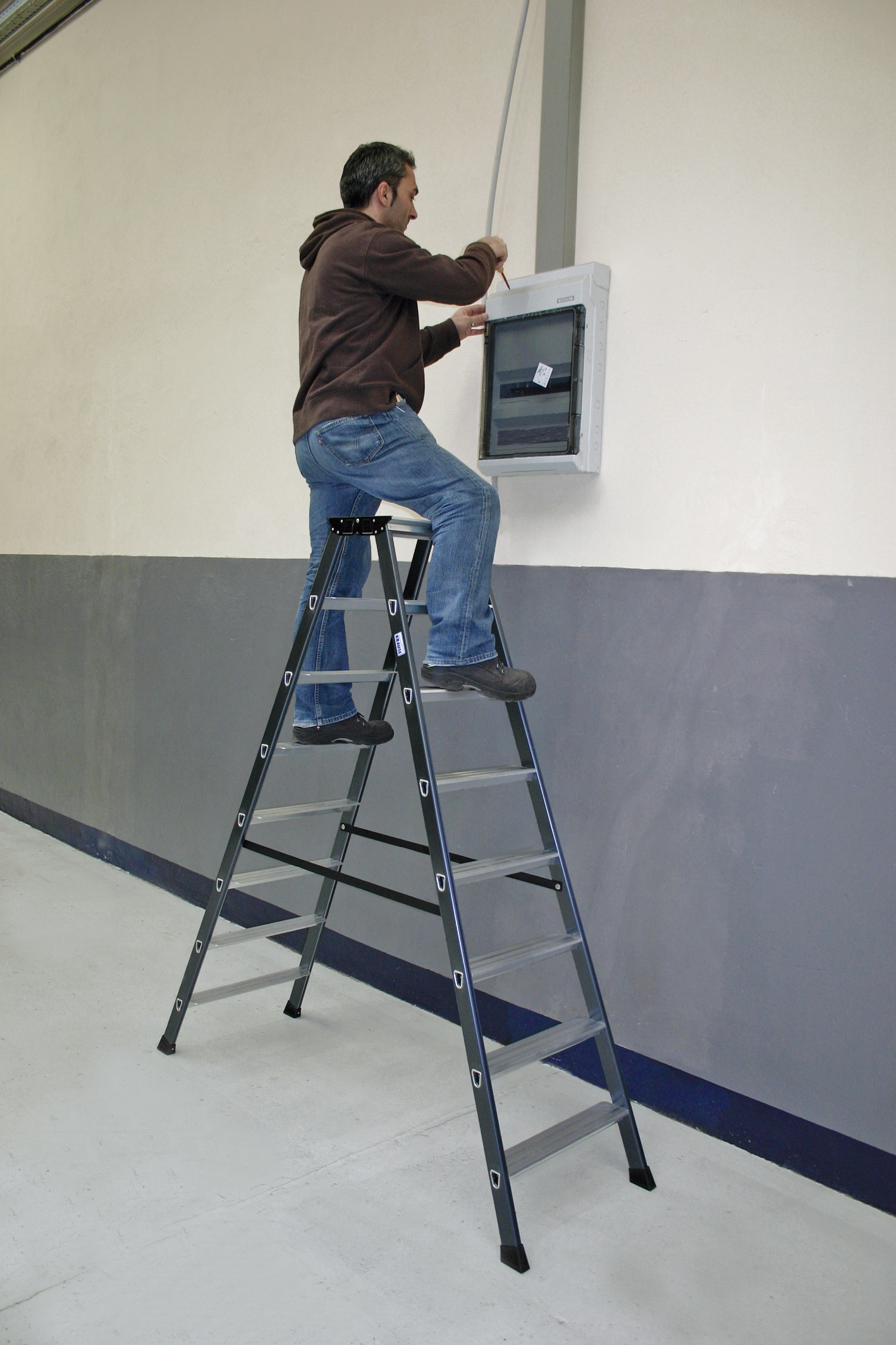 KRAUSE Doppelleiter »SePro D«, Alu eloxiert, 2x8 Stufen, Arbeitshöe ca. 327 cm