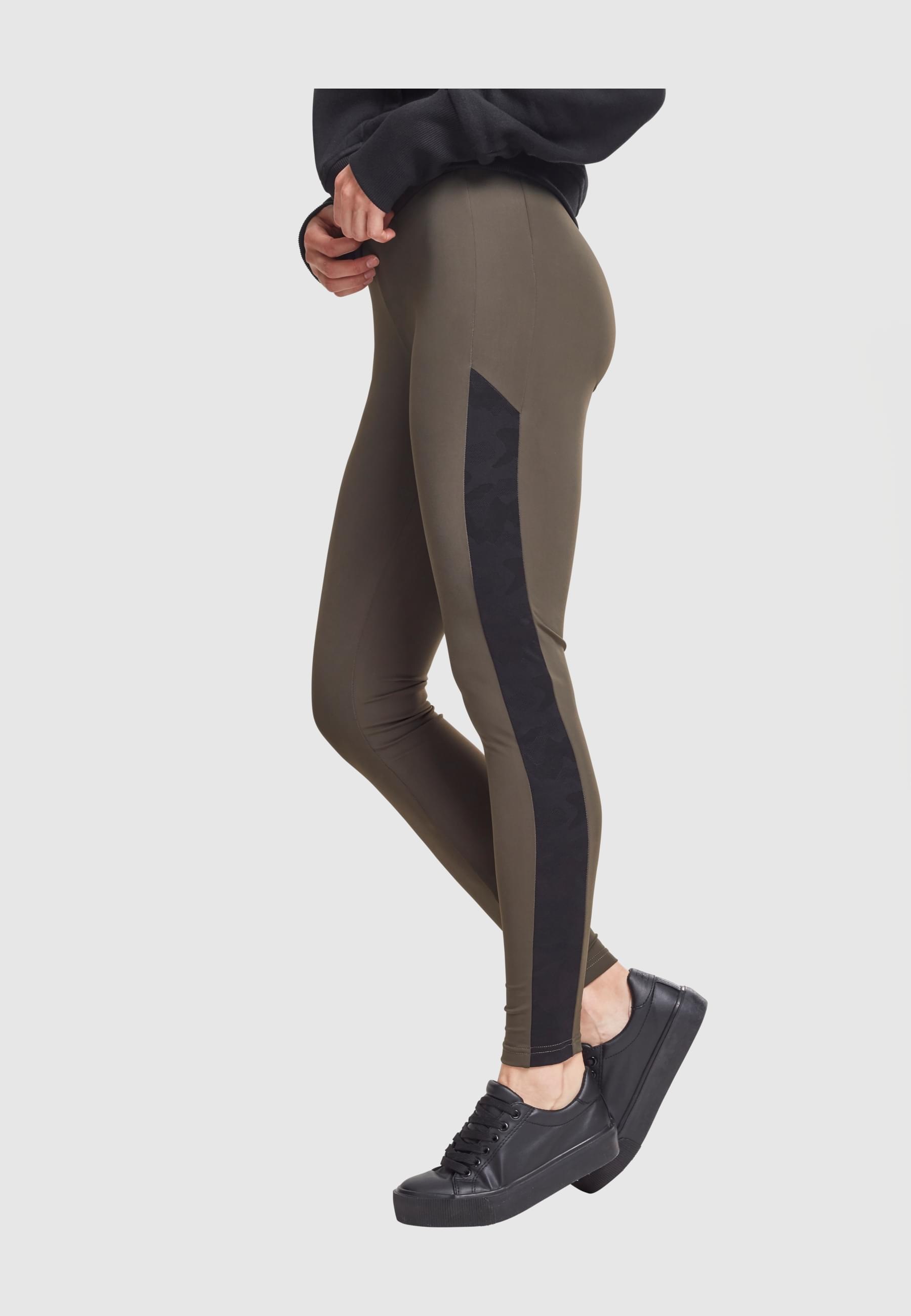 URBAN CLASSICS Leggings »Urban Classics Damen Ladies Jacquard Camo Striped Leggings«, (1 tlg.)