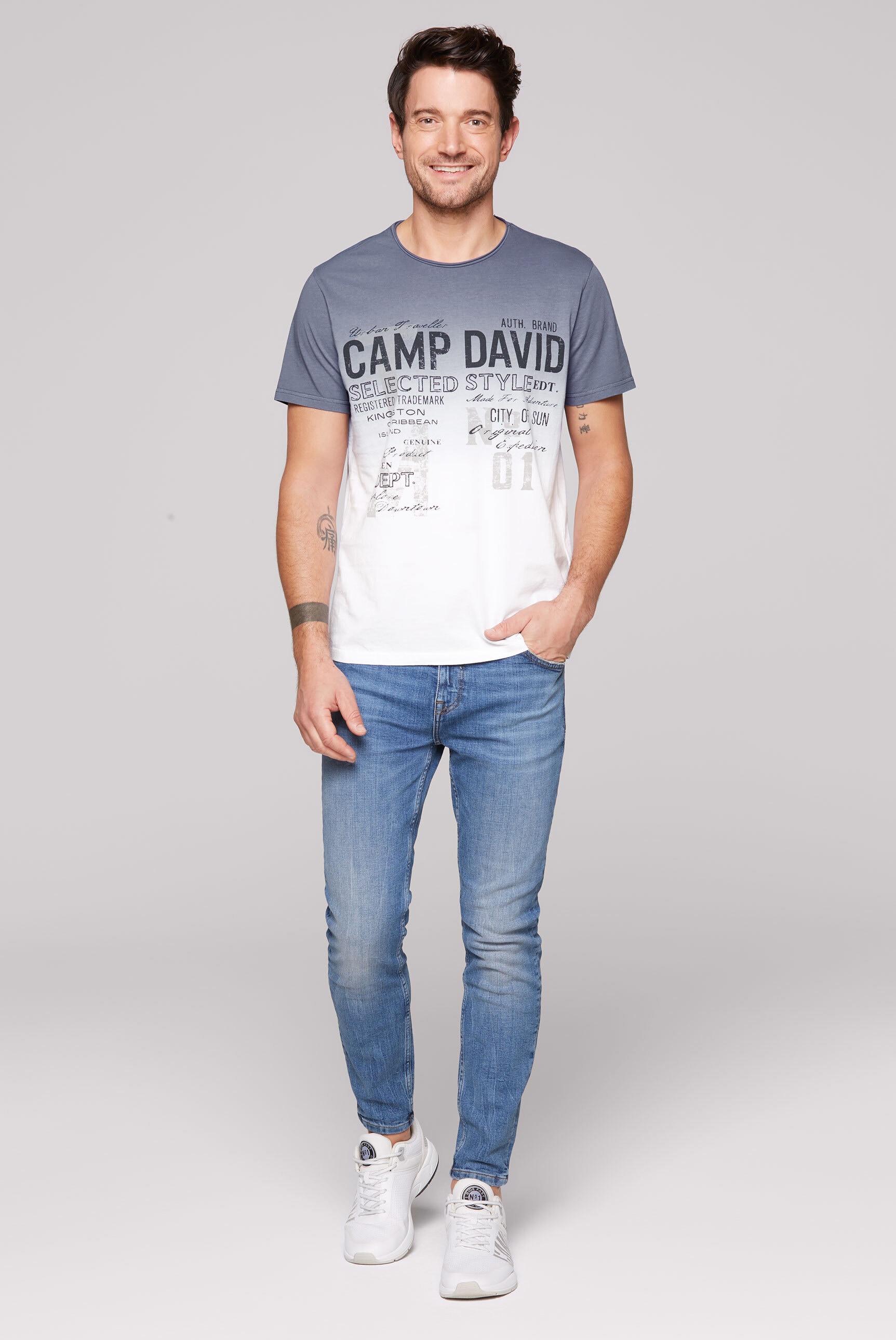 CAMP DAVID Rundhalsshirt, mit offener Kante am Ausschnitt