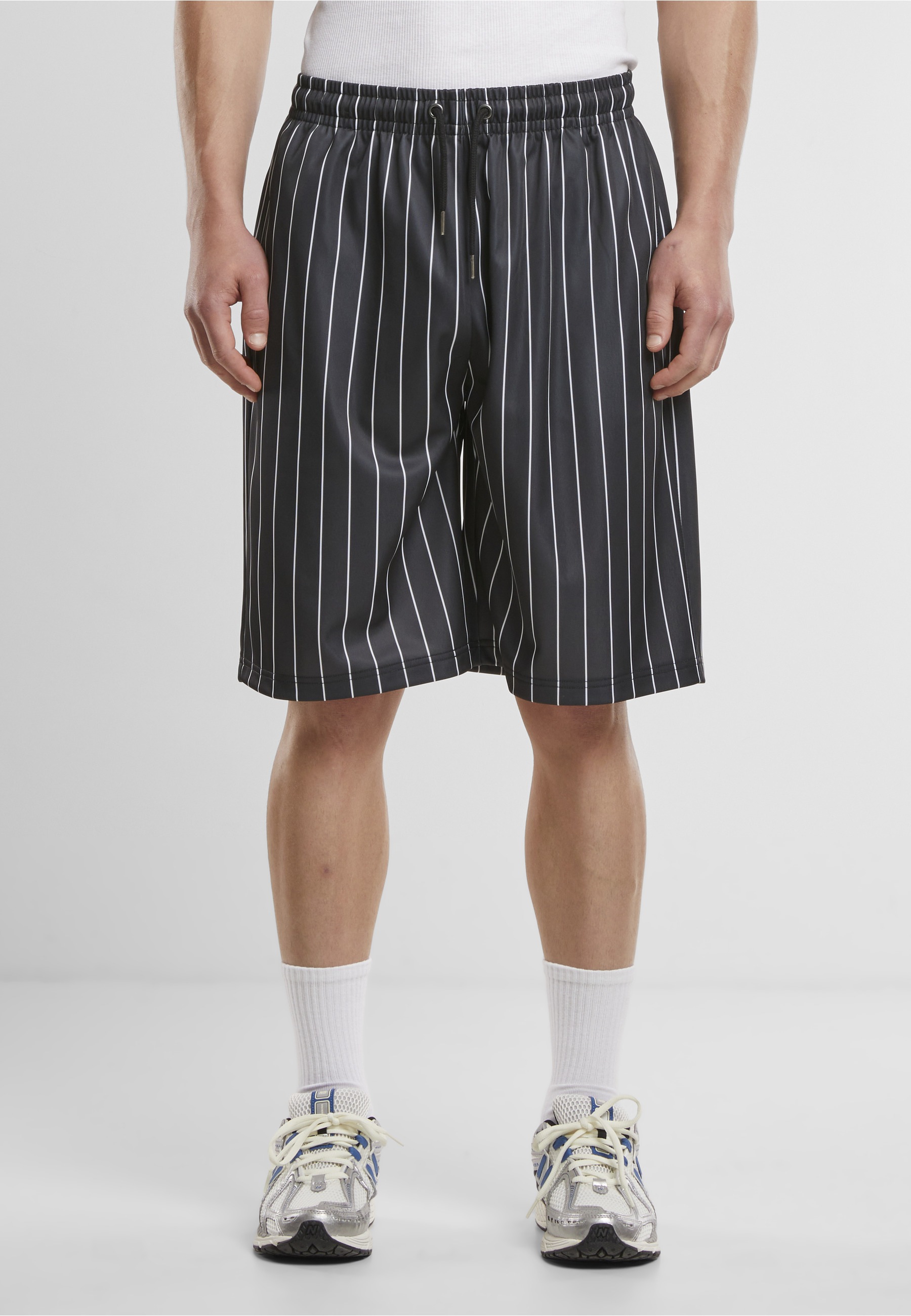 URBAN CLASSICS Shorts »Urban Classics Pinstripe Trackshorts«