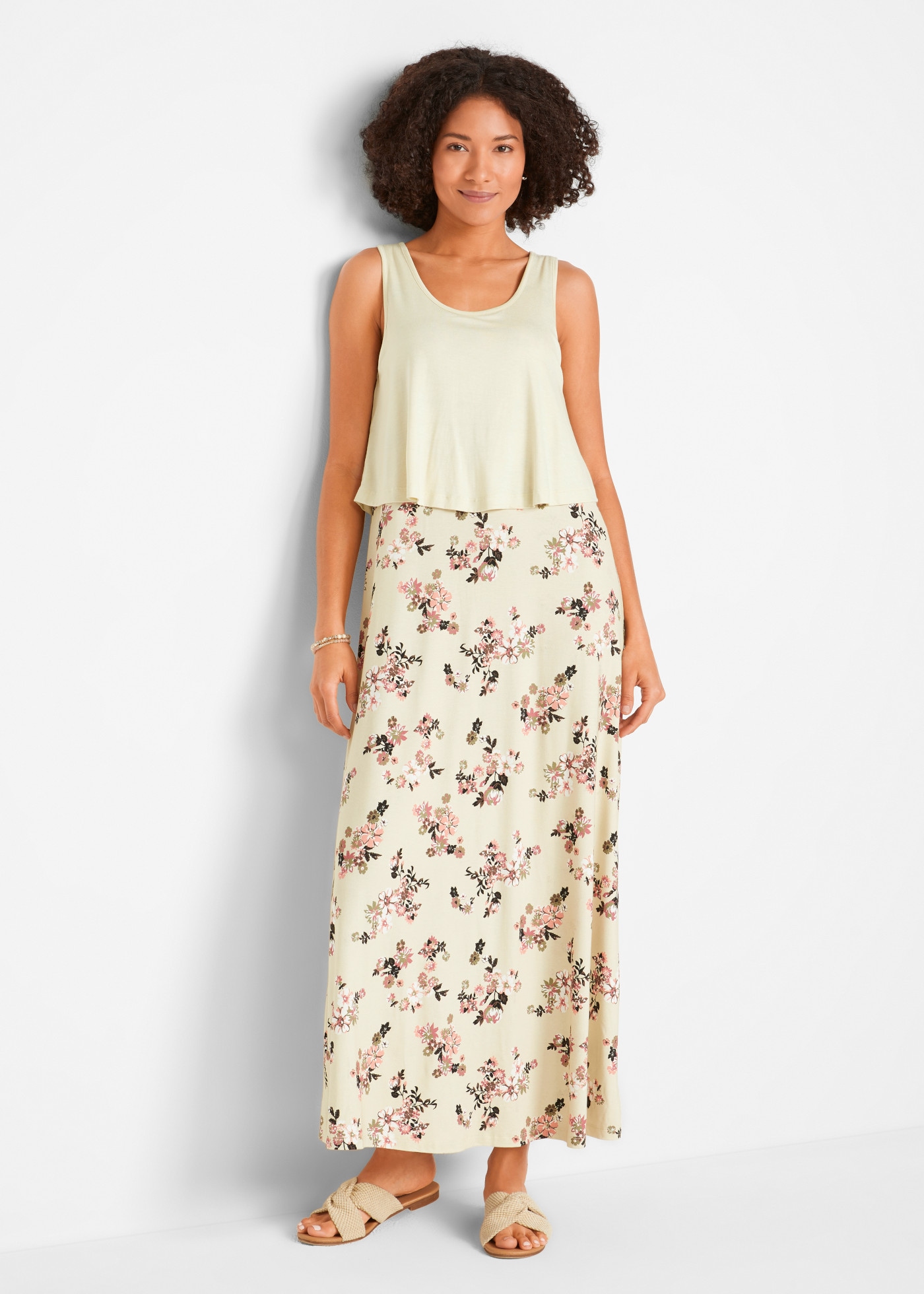 bonprix Maxikleid figurumspielende Passform, modische Lagenoptik, zeitloser Blumendruck