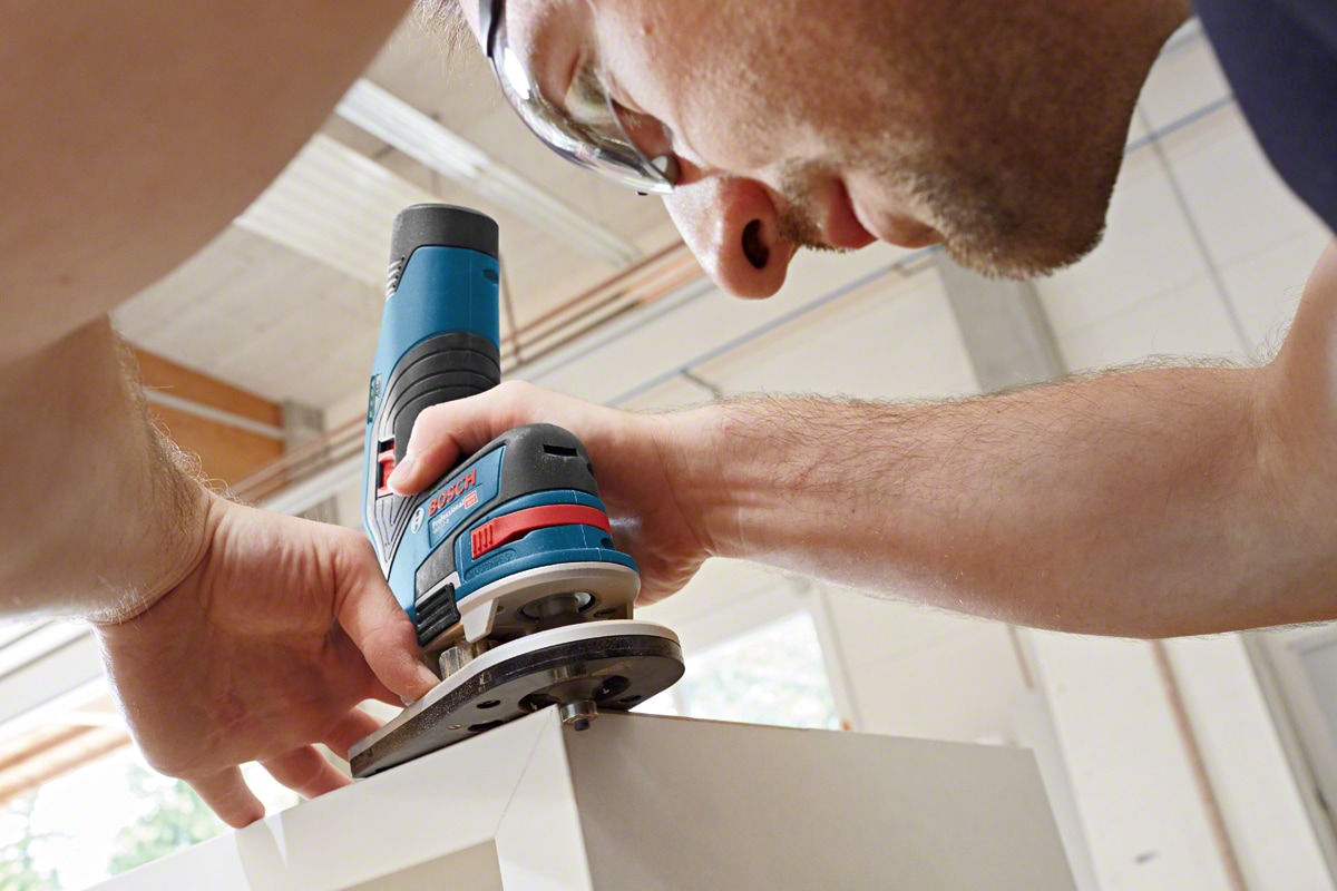Bosch Professional Akku-Fräse »»GKF 12V-8««, Inkl. 2x Akku 3,0Ah und Schnellladegerät GAL 12V-40, in L-BOXX