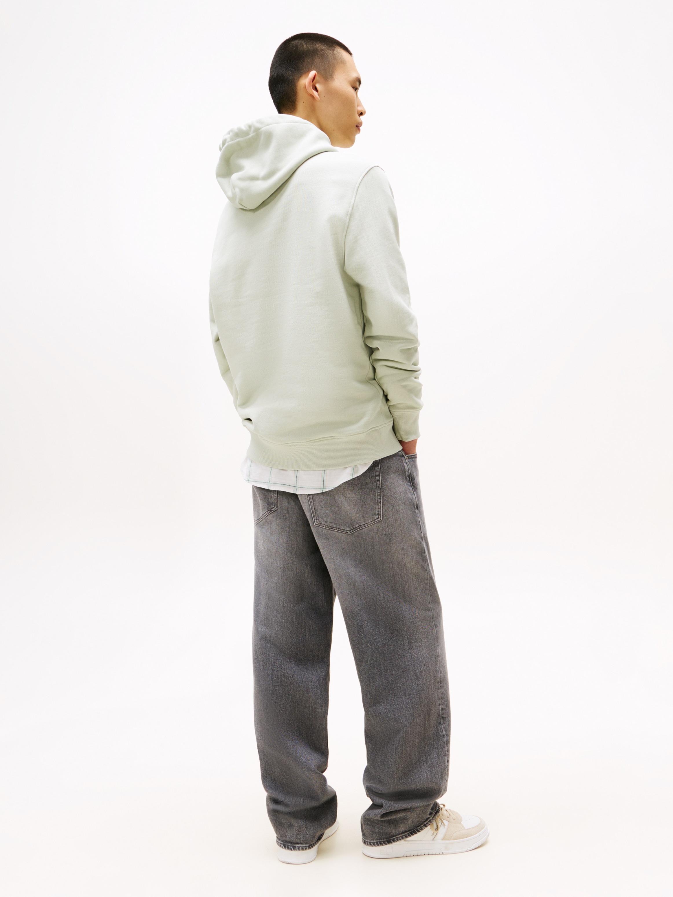 Tommy Jeans Hoodie »TJM REG BADGE HOODIE EXT«, Mit Rundhalsausschnitt