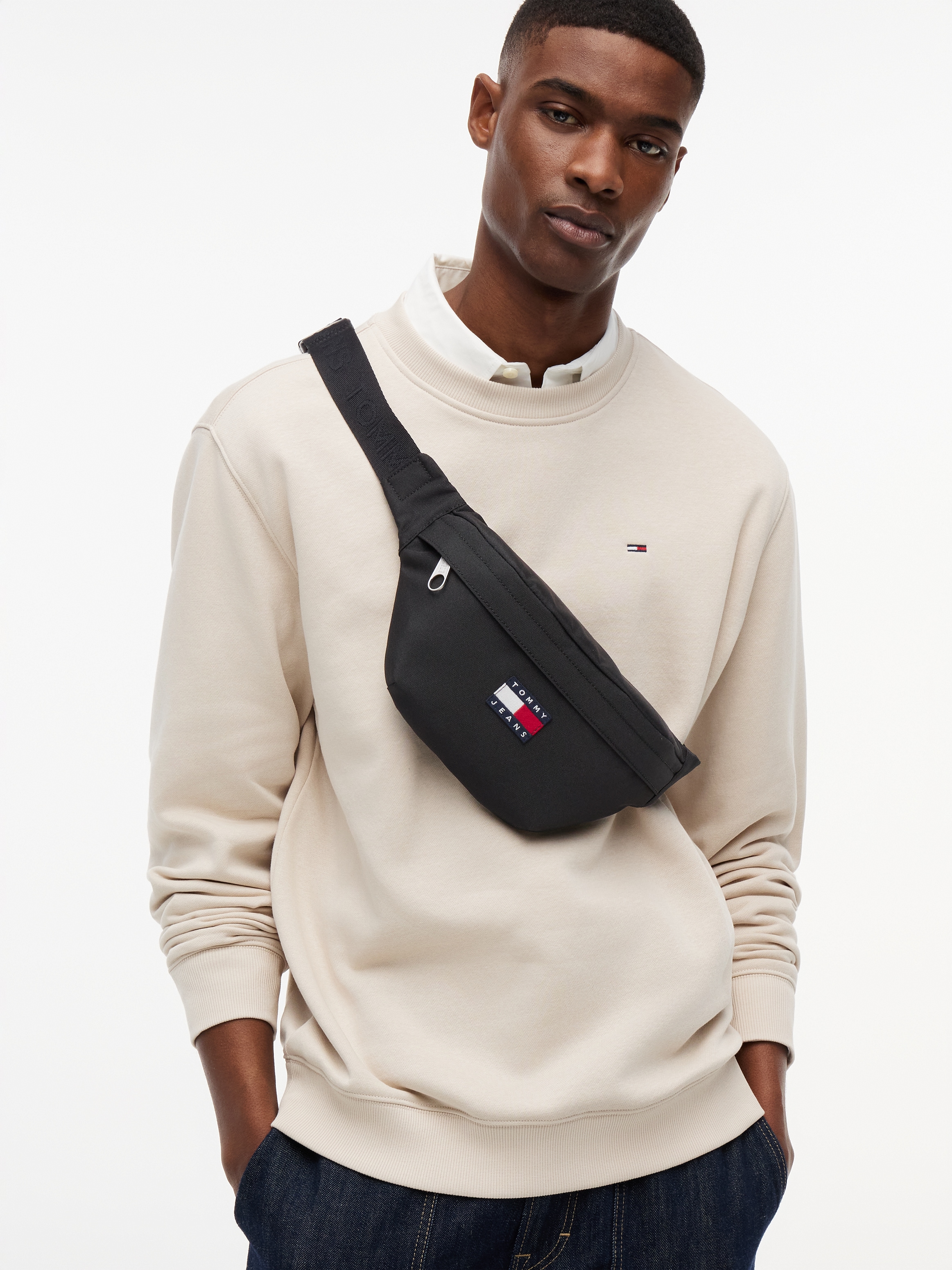 Tommy Jeans Bauchtasche »TJM ESS DAILY BUMBAG« Unisex Gürteltasche, Crossbodybag, Minibag mit Logo-Aufnäher