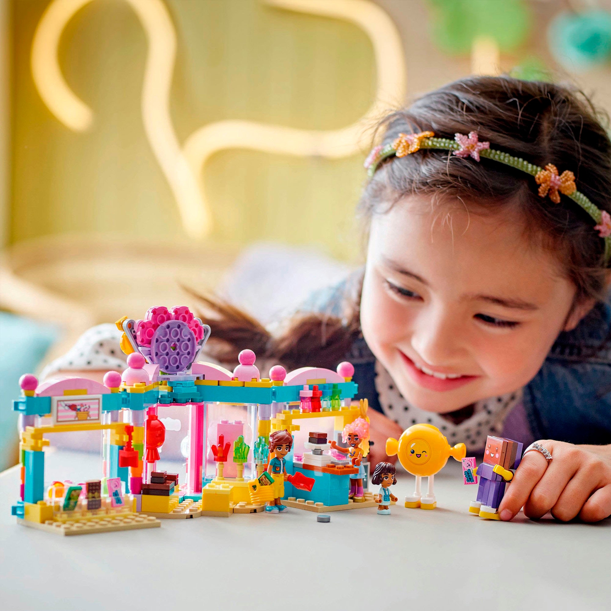 LEGO® Konstruktionsspielsteine »Heartlake City Süßwarenladen (42649), LEGO Friends«, (376 St.), Made in Europe