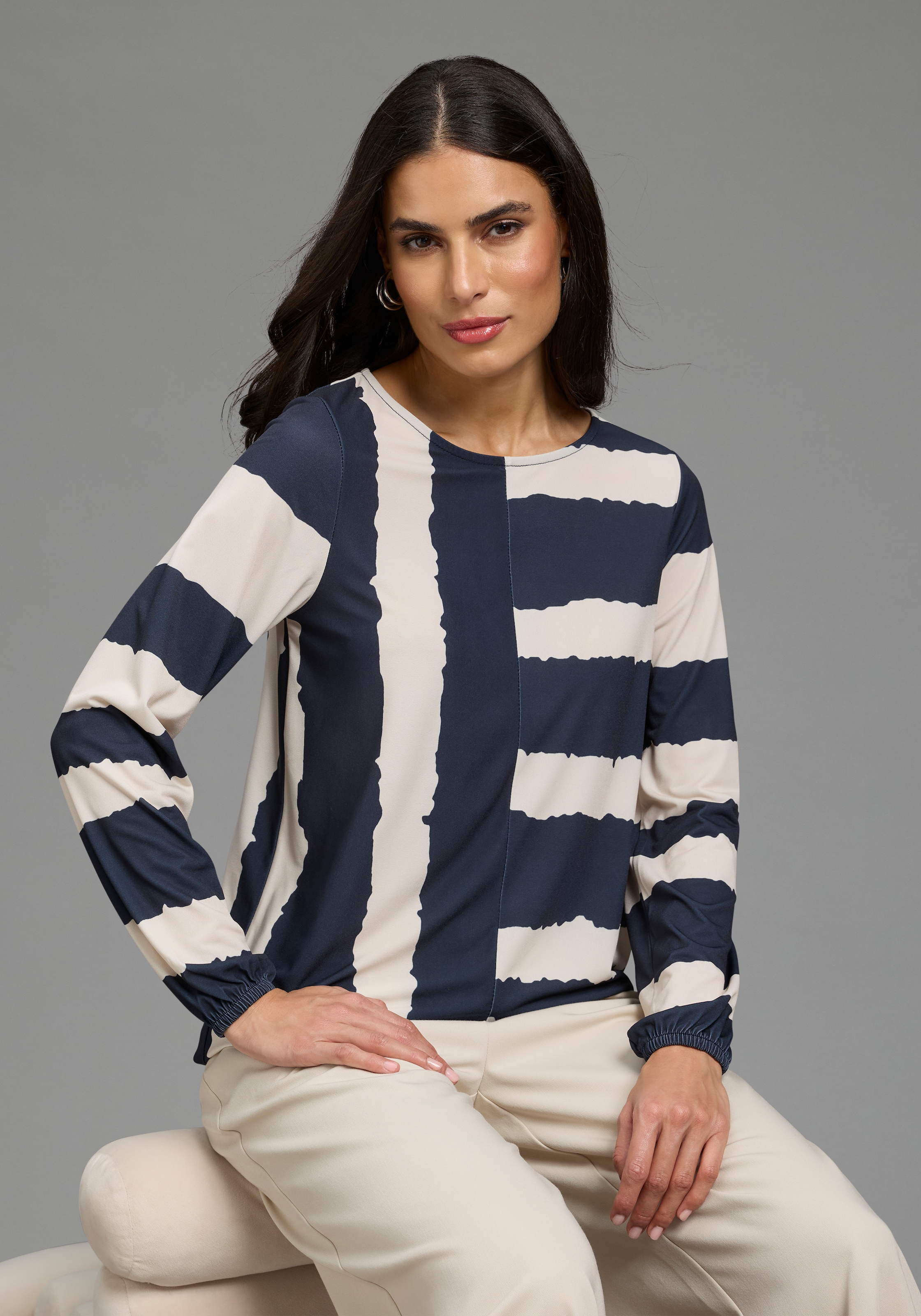 Laura Scott Langarmshirt figurumschmeichelnde Passform, mit Rundhalsausschnitt