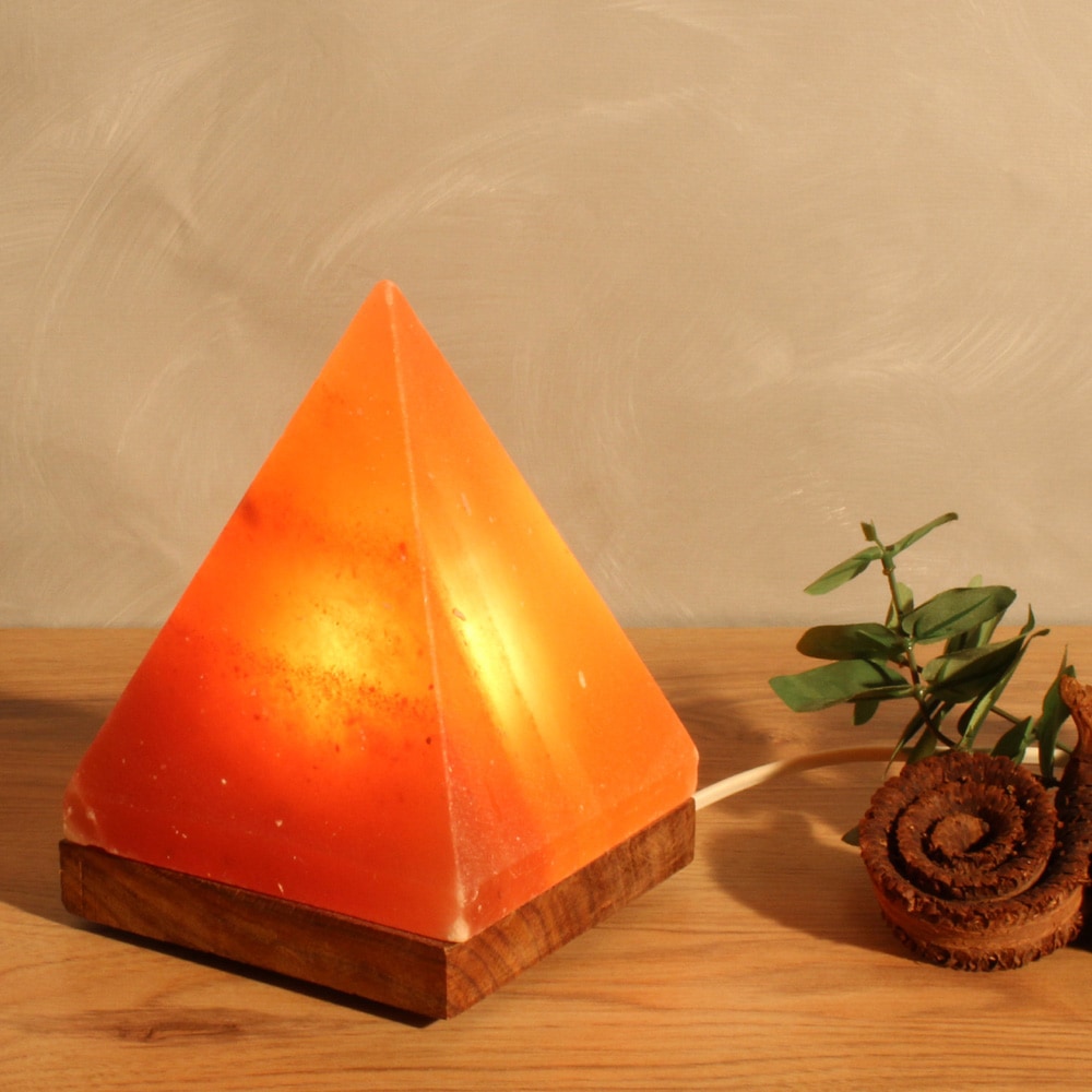 cm Unikat, Handgefertigt Stein BAUR H: - bestellen ca. »Pyramide«, ein | jeder HIMALAYA Salzkristall-Tischlampe 17,5 SALT DREAMS