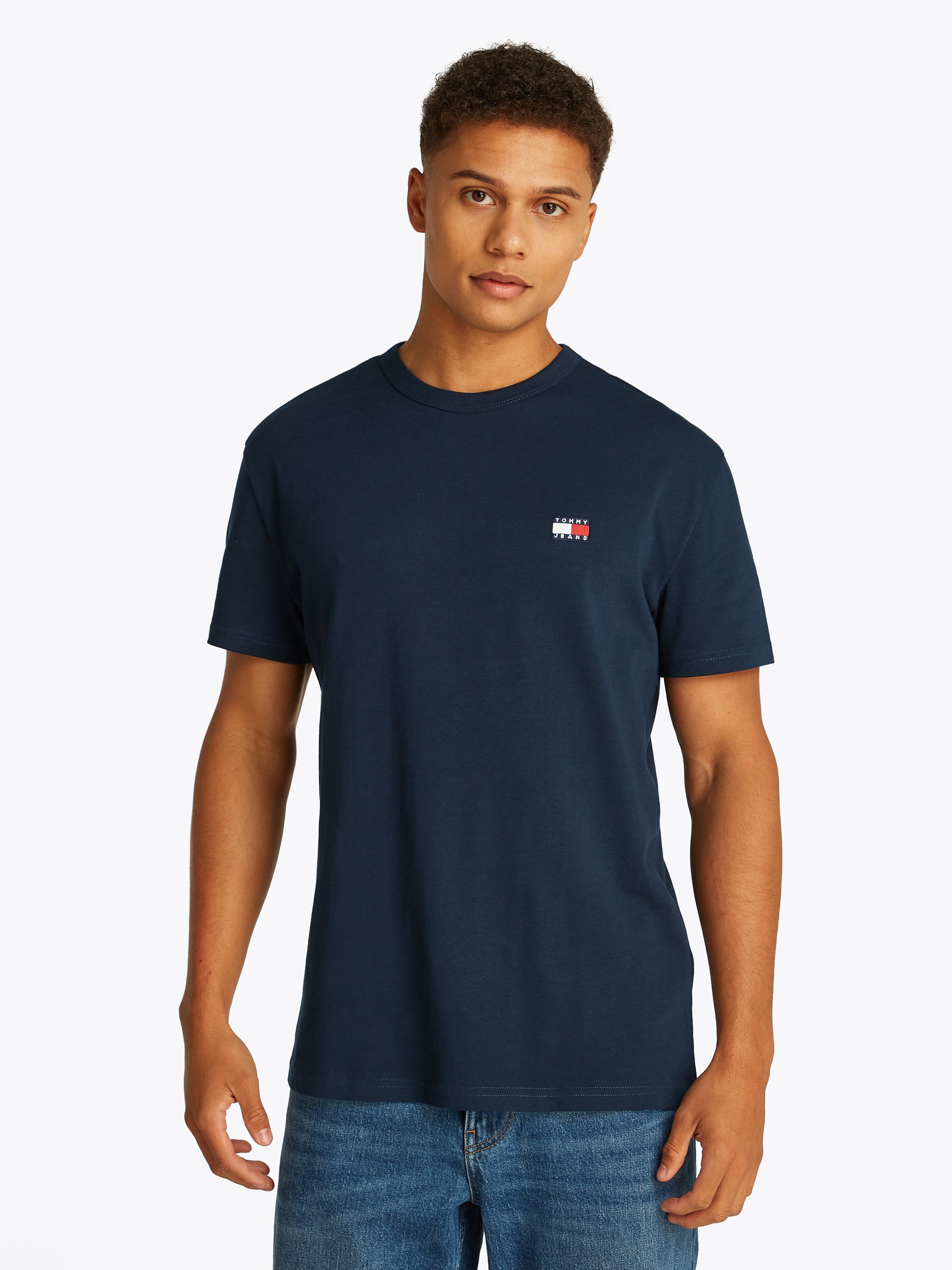 Tommy Jeans "TJM REG BADGE TEE EXT" mit Logostickerei günstig online kaufen