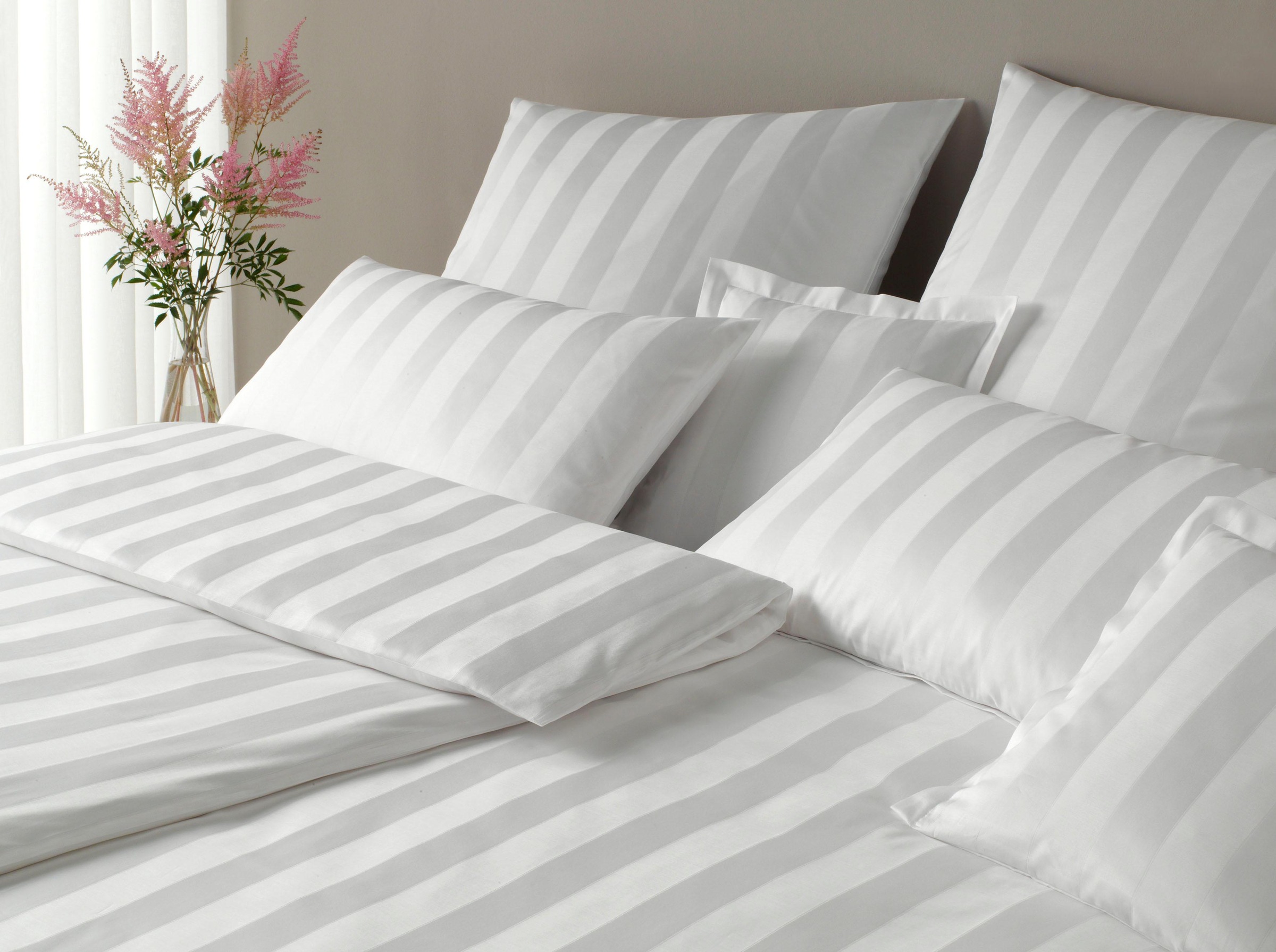 Elegante Bettwäsche "Noblesse" 2 Stk. tlg. im modernen Streifendesign günstig online kaufen