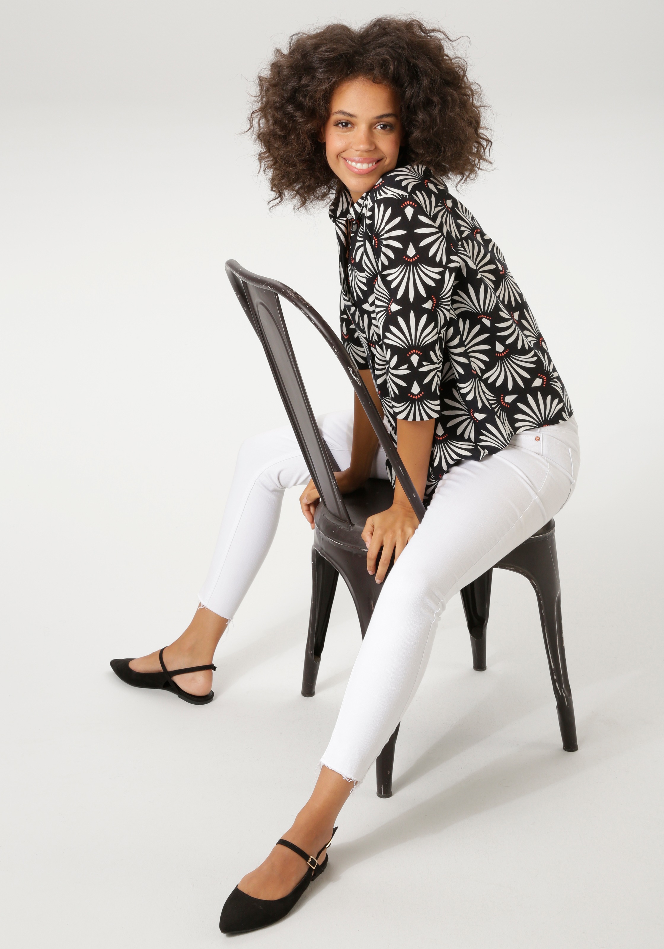 Aniston CASUAL Schlupfbluse mit fantasievollem, grafischen Druck - NEUE KOLLEKTION