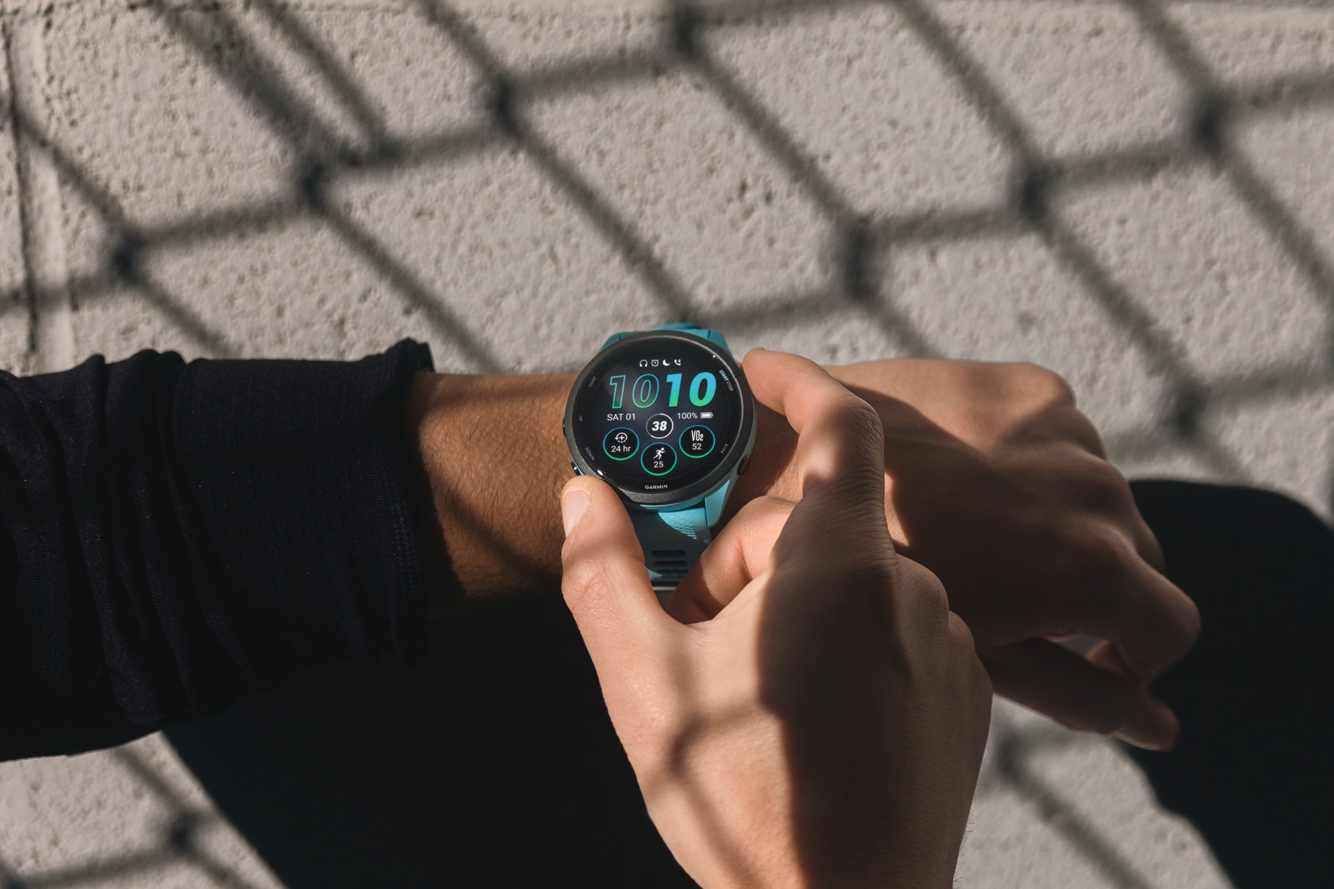Garmin Smartwatch »FORERUNNER 265 mit Silikon-Armband 22 mm«