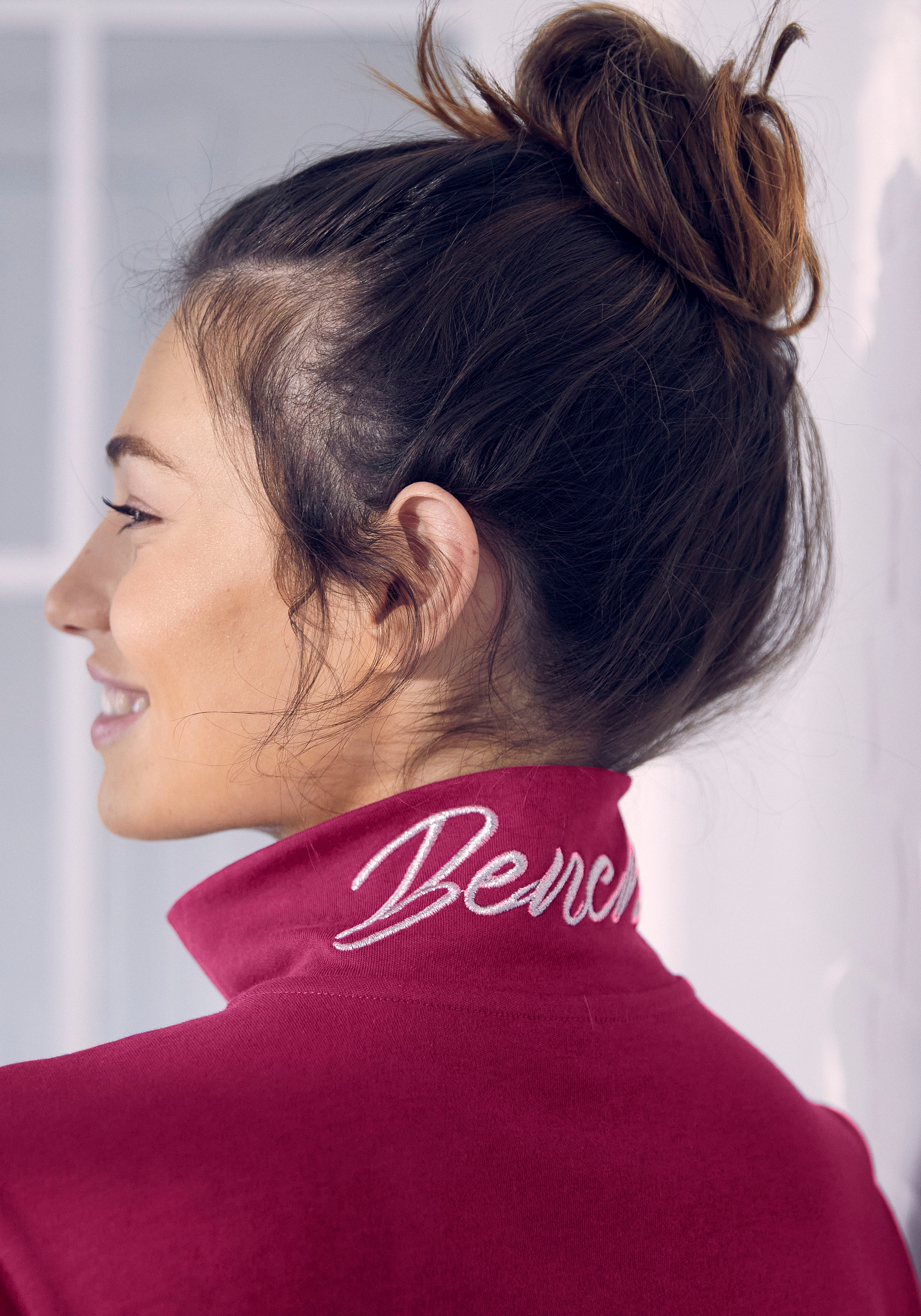 Bench. Loungewear Sweatjacke, mit Logostickerei am Stehkragen, Loungewear, Loungeanzug