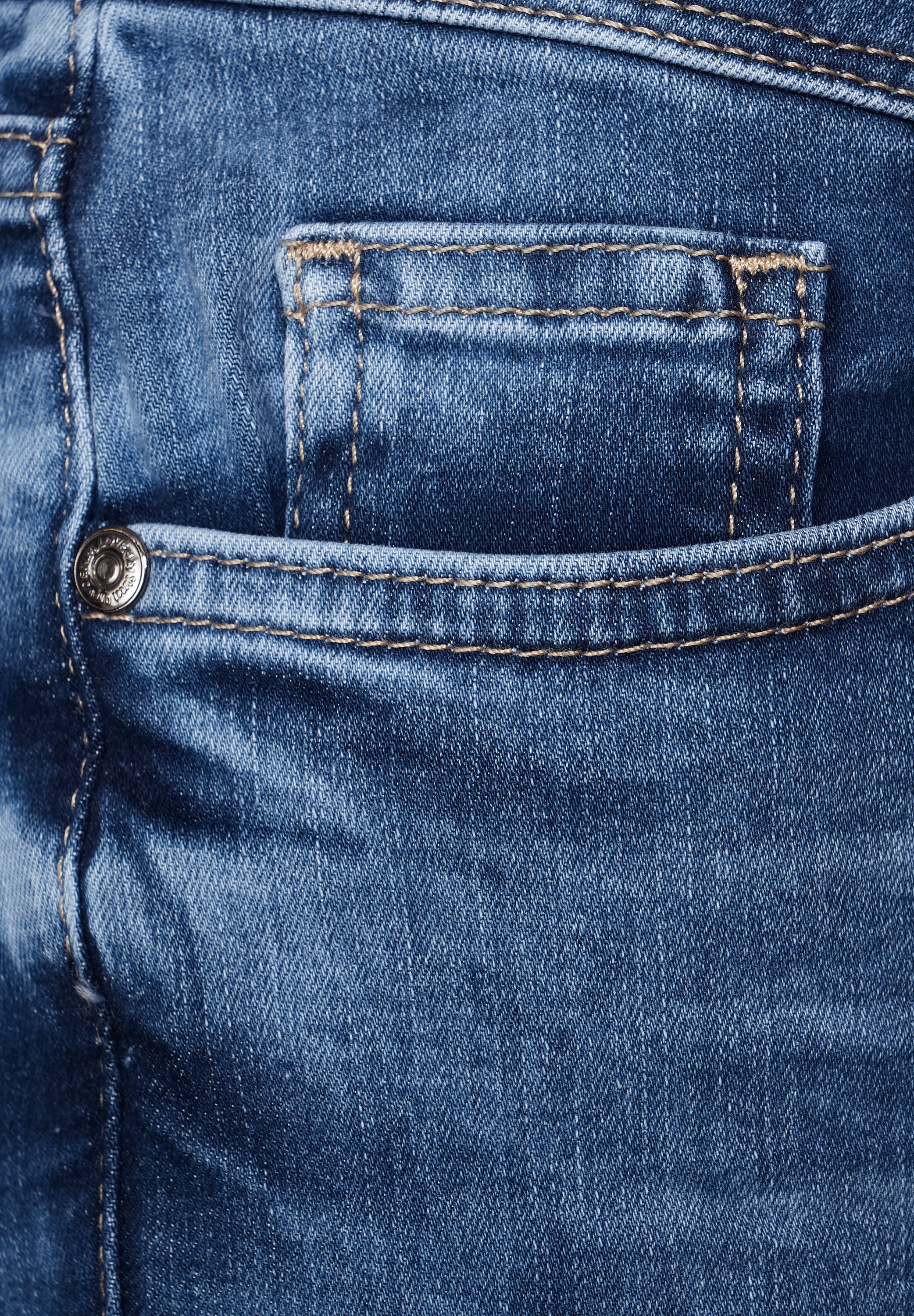 STREET ONE Slim-fit-Jeans, in dunkelblauer Waschung