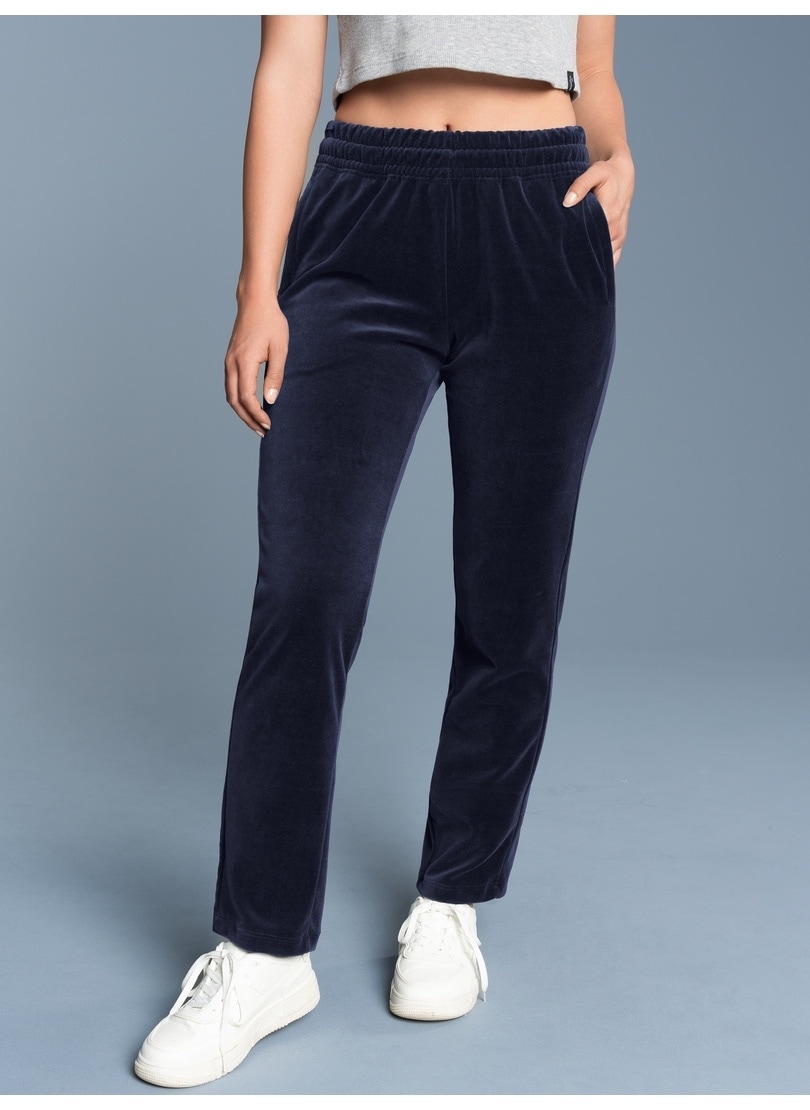 Trigema "TRIGEMA Nicki Hose mit praktischen Eingrifftaschen"