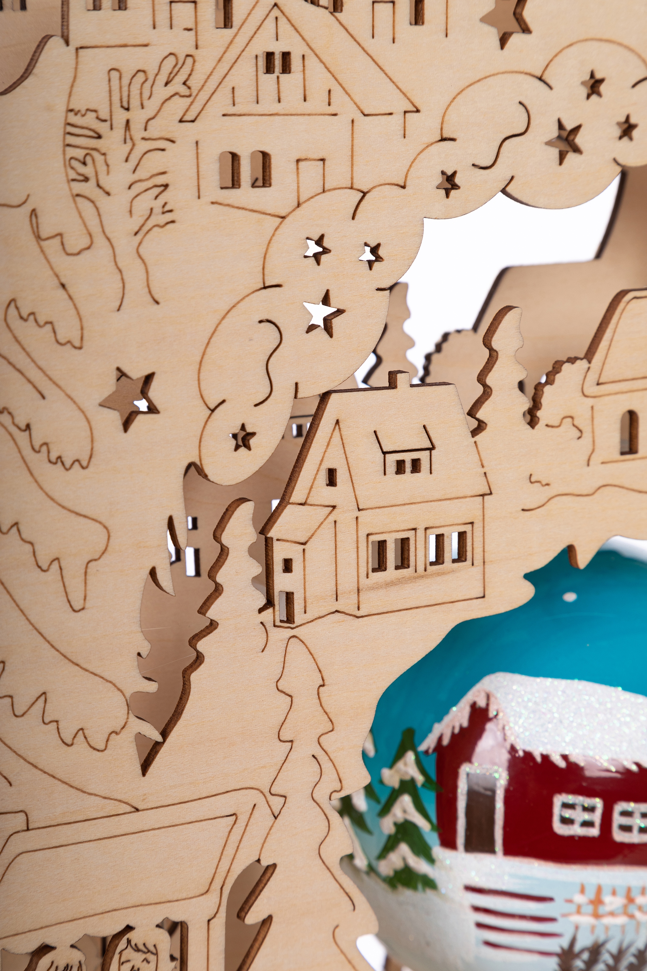 Myflair Möbel & Accessoires Dekoobjekt »Weihnachtsdeko mit LED Beleuchtung«, mit drehbarer Weihnachtskugel, aus Holz, Höhe ca. 32 cm