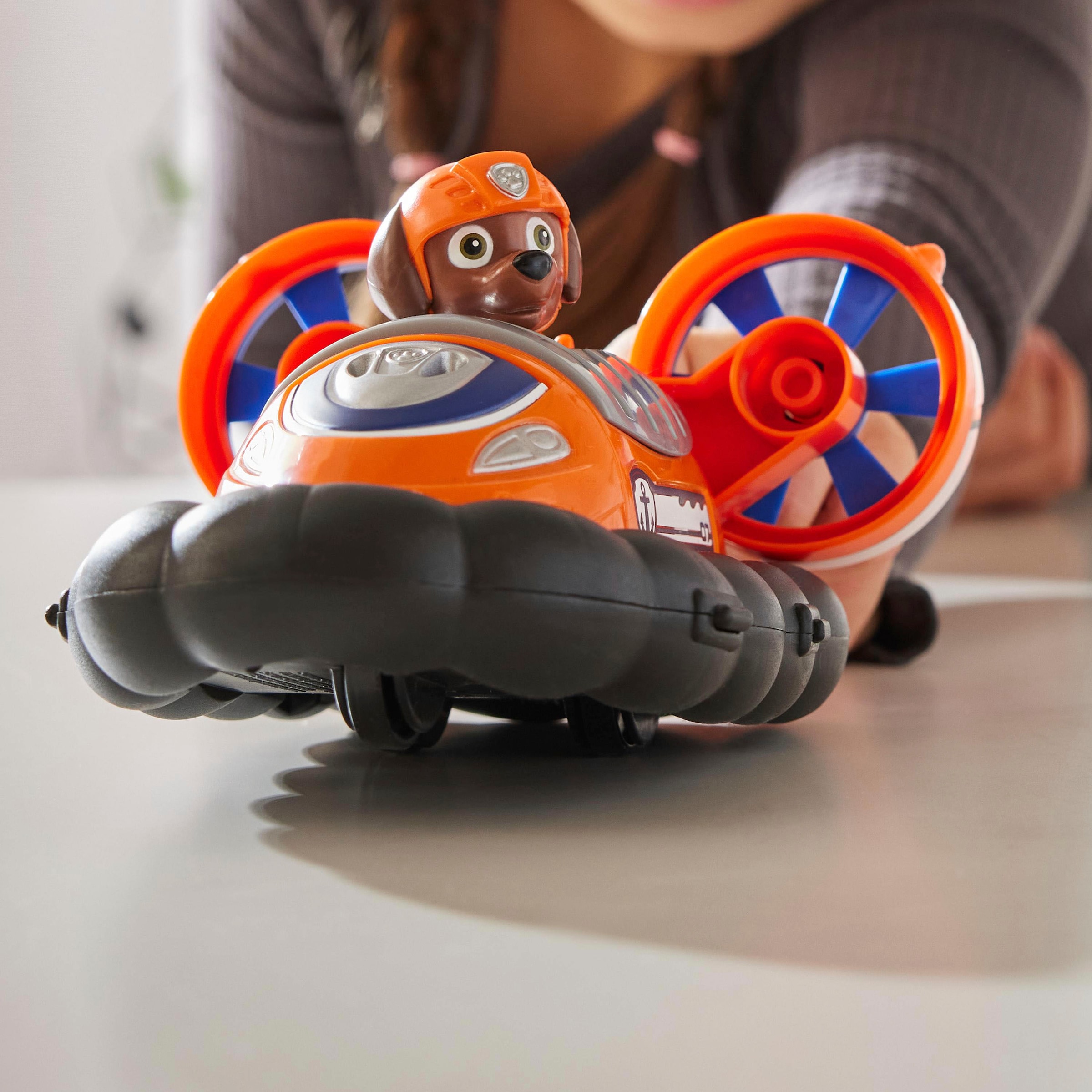 Spin Master Spielzeug-Auto »Paw Patrol - Sust. Basic Vehicle Zuma«, zum Teil aus recycelten Material
