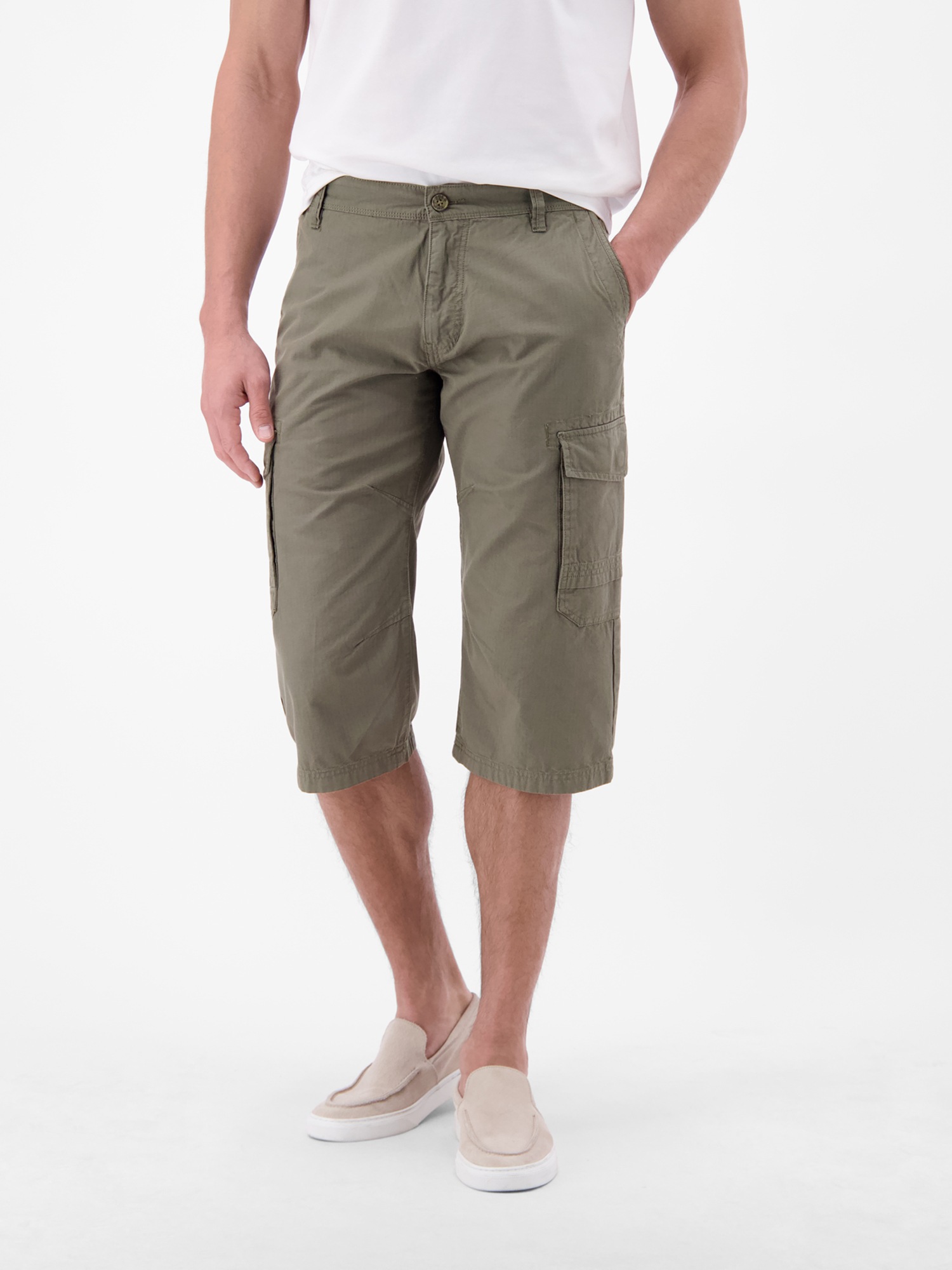 Cargoshorts LERROS "Bermuda mit Cargotaschen, lang geschnitten", Herren, Gr. 32, nordic olive, 100% Baumwolle, Hosen 3
