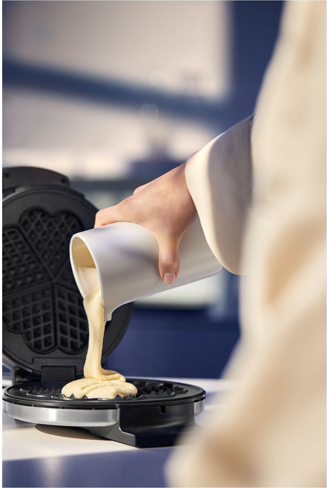 WMF Waffeleisen »LONO, antihaftbeschichtete Aluminium-Gussplatten, stufenlose Bräunung«, 900 W, einfache Aufbewahrung, Kabelaufwicklung, Maße: 22 x 26 x 8,5 cm