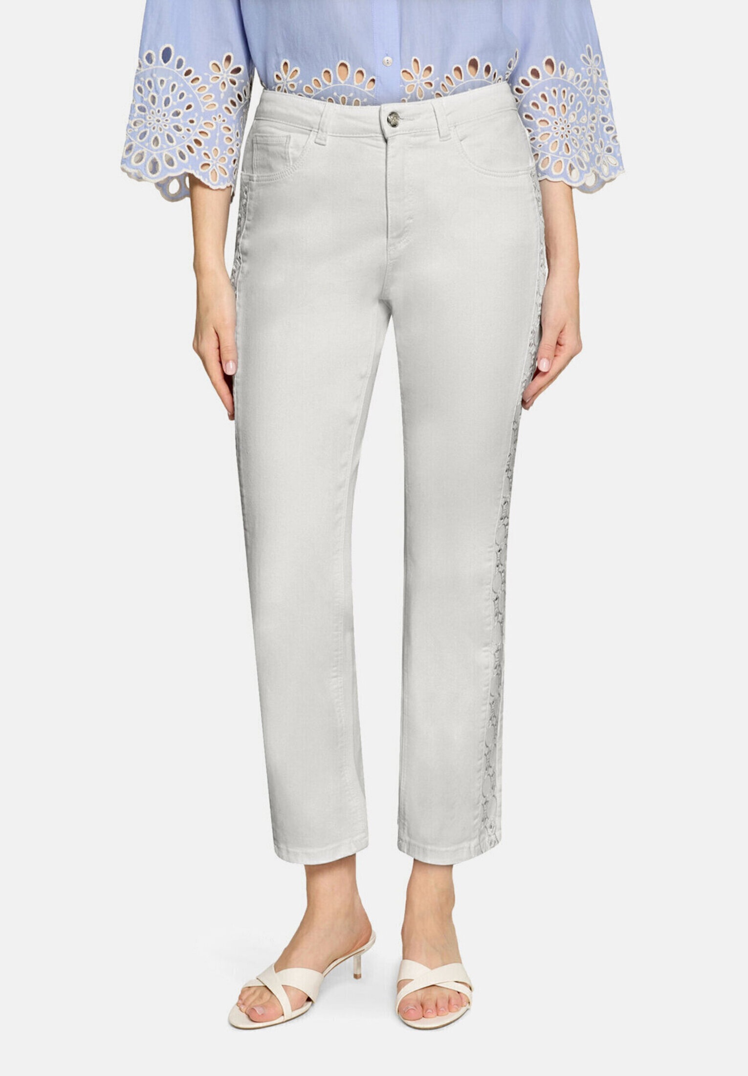 Cartoon Regular-fit-Jeans »Damen mit Lochmuster«