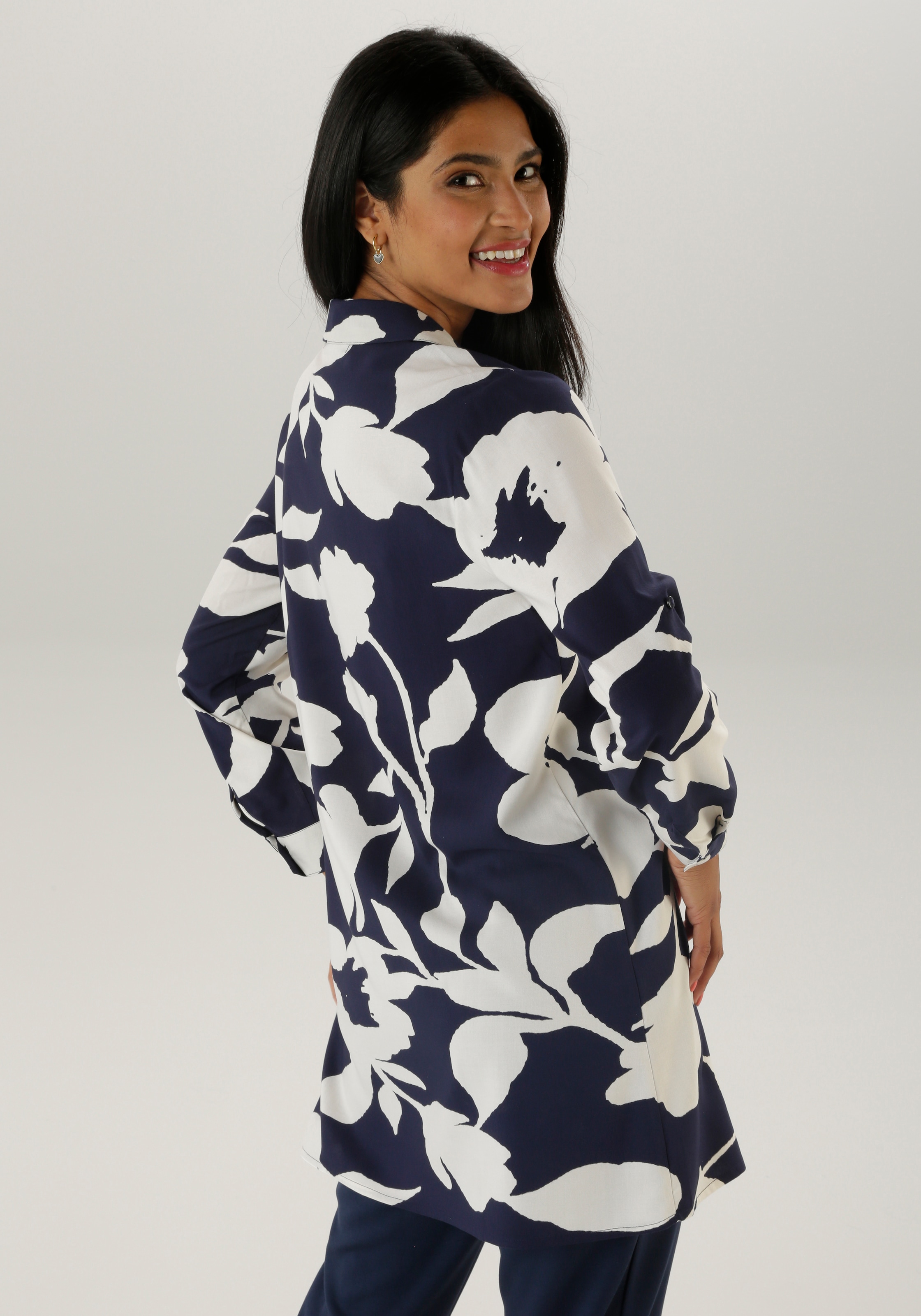 Aniston SELECTED Longbluse, mit attraktiver Musterung und krempelbaren Ärmeln - NEUE KOLLEKTION