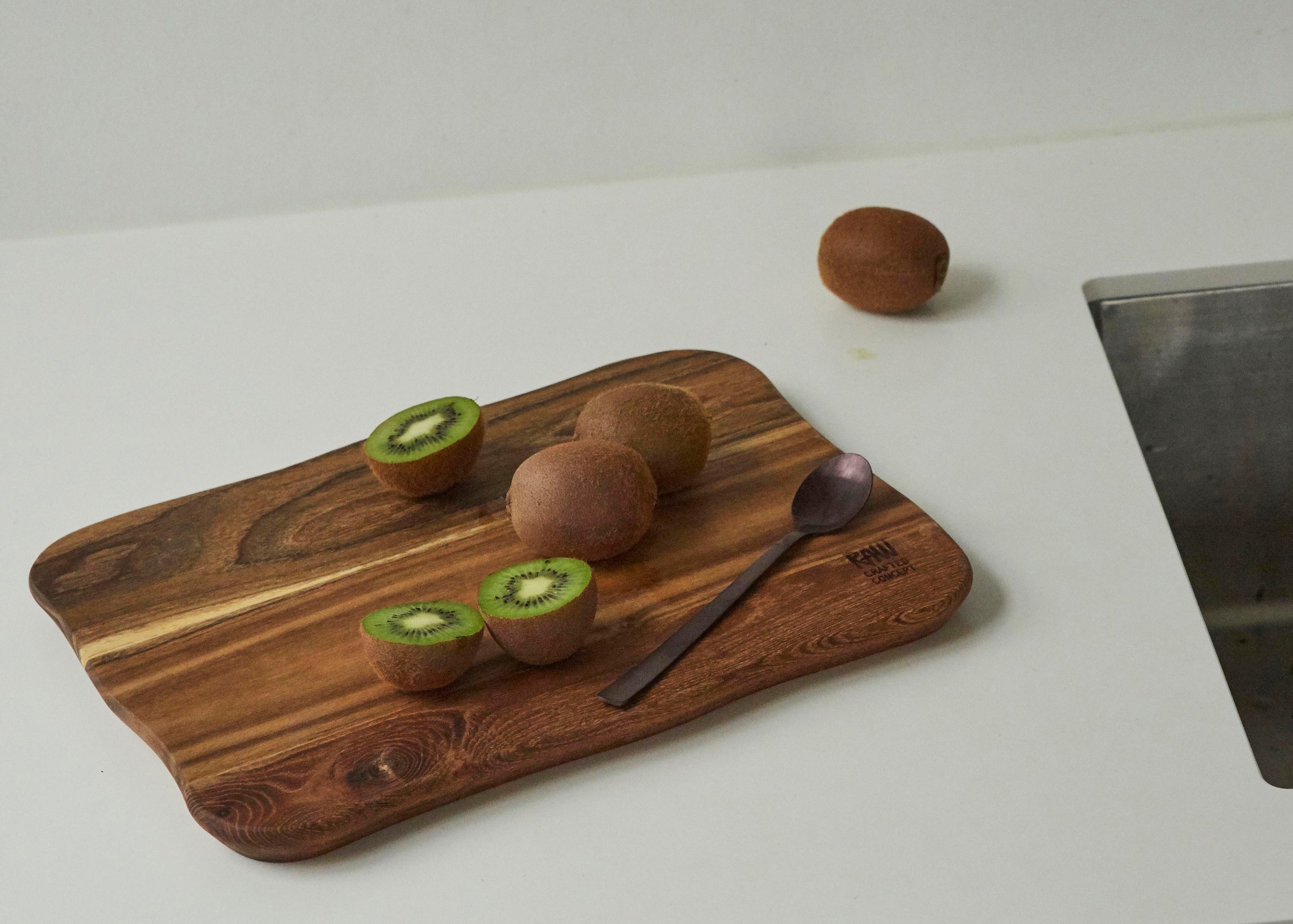 aida RAW Schneidebrett »RAW Teak«, organische Form, jedes Stückein Unikat