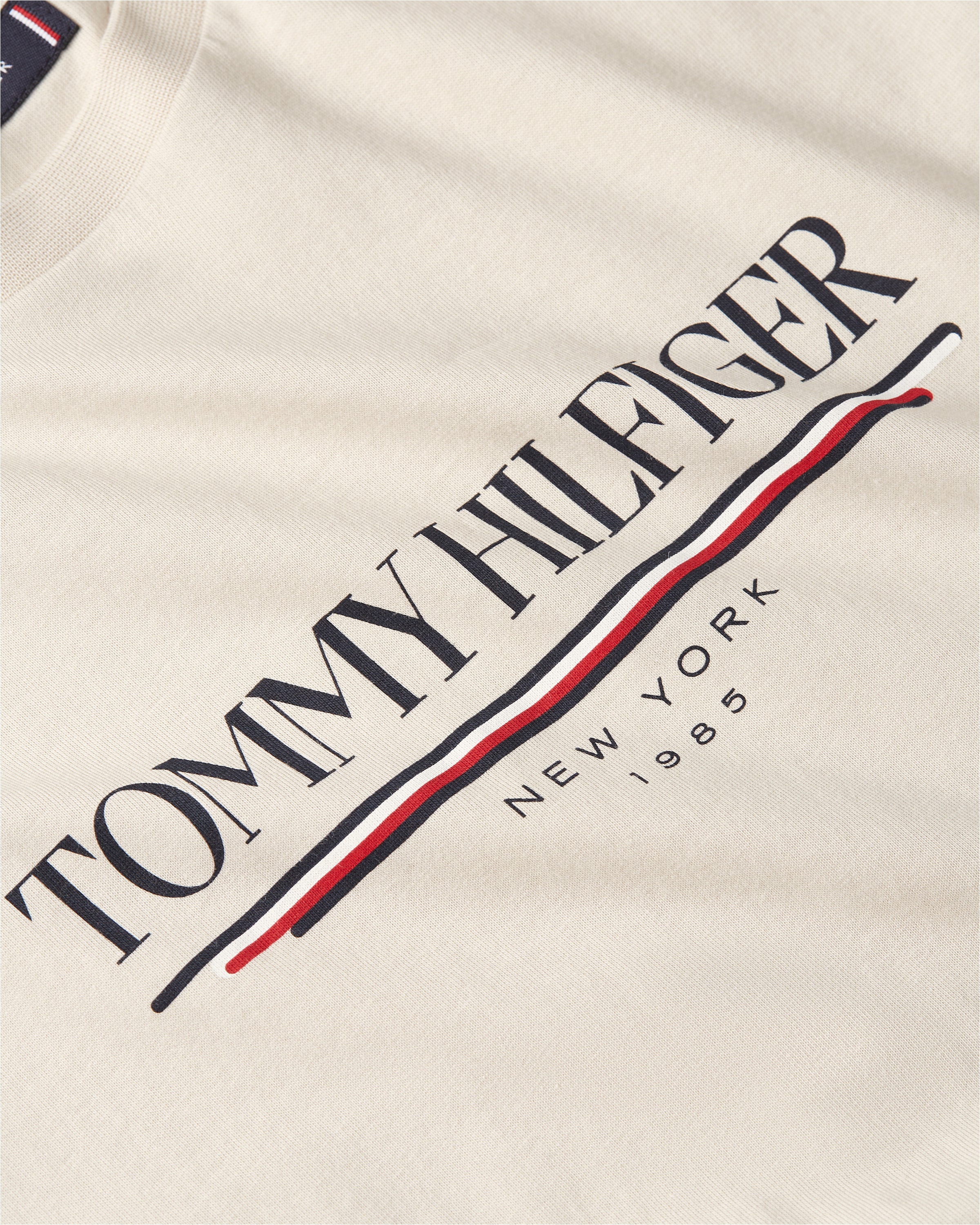 Tommy Hilfiger T-Shirt »BRAND LOVE HILFIGER TEE«