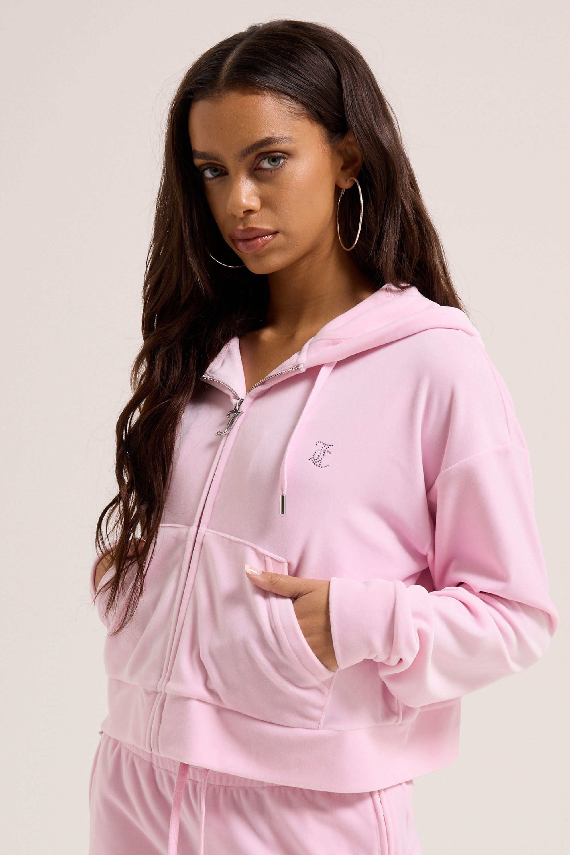 Juicy Couture Kapuzennickijacke »ICCLE OUTLINE CROPPED HOODIE. Damen« mit Kapuze Trainingsjacke Damen, Sweatjacke mit Kapuze, Velour, mit Glitzer, Sale