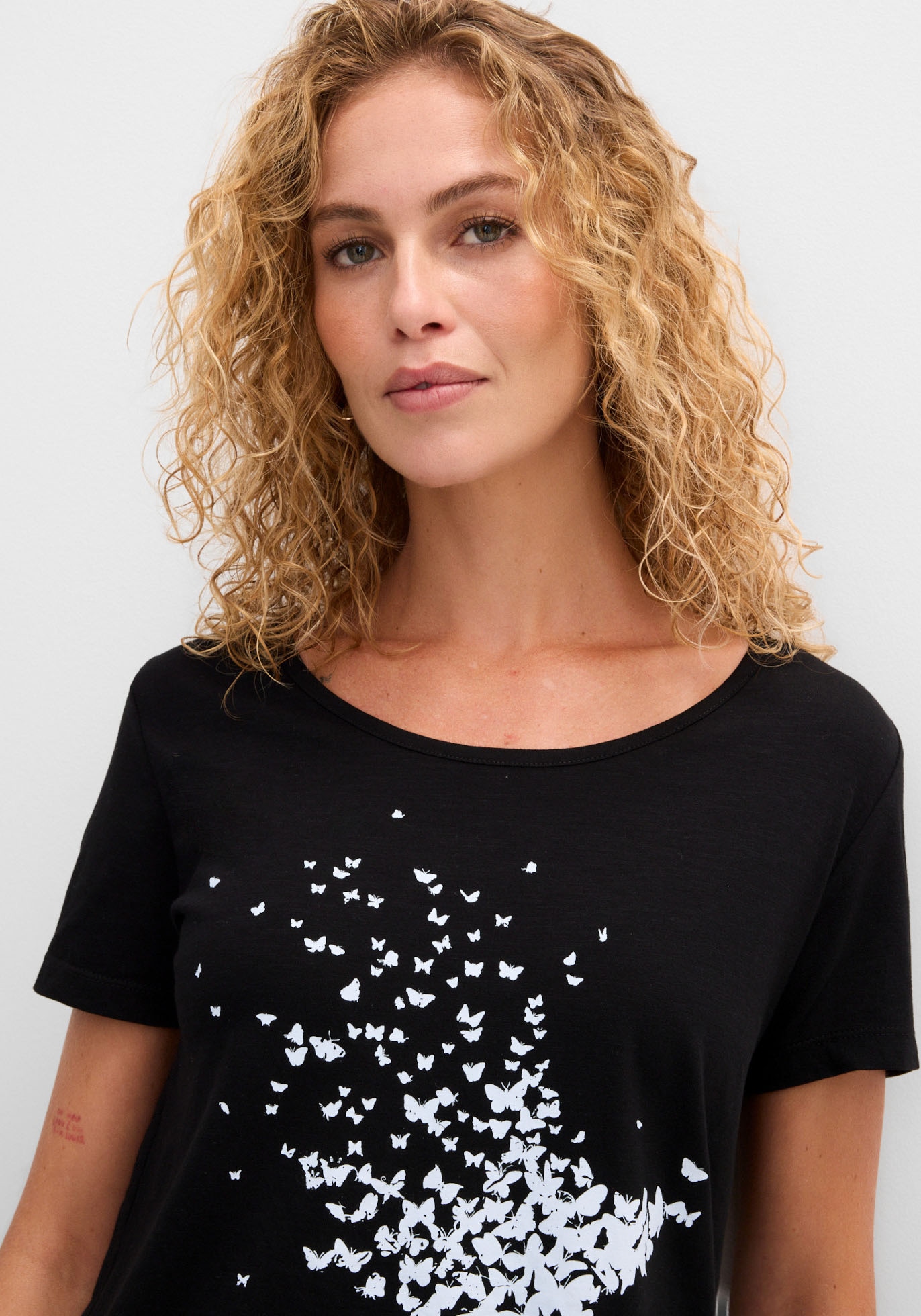 bonprix T-Shirt Oversize-Passform, Kurzarm-Design, aus Baumwolle