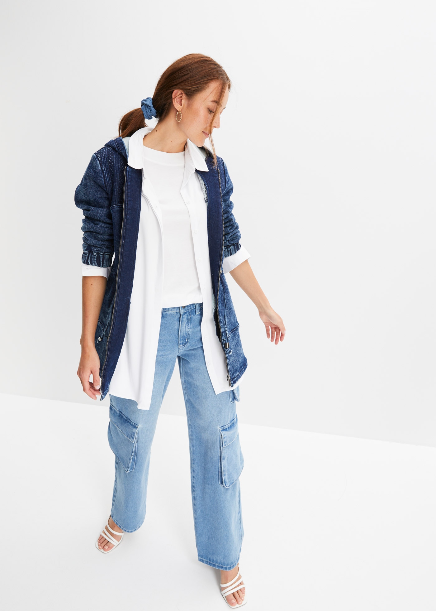 bonprix Jeansjacke mit Kapuze Kurzmantel in ausgestellter Parka-Form, mit Kapuze