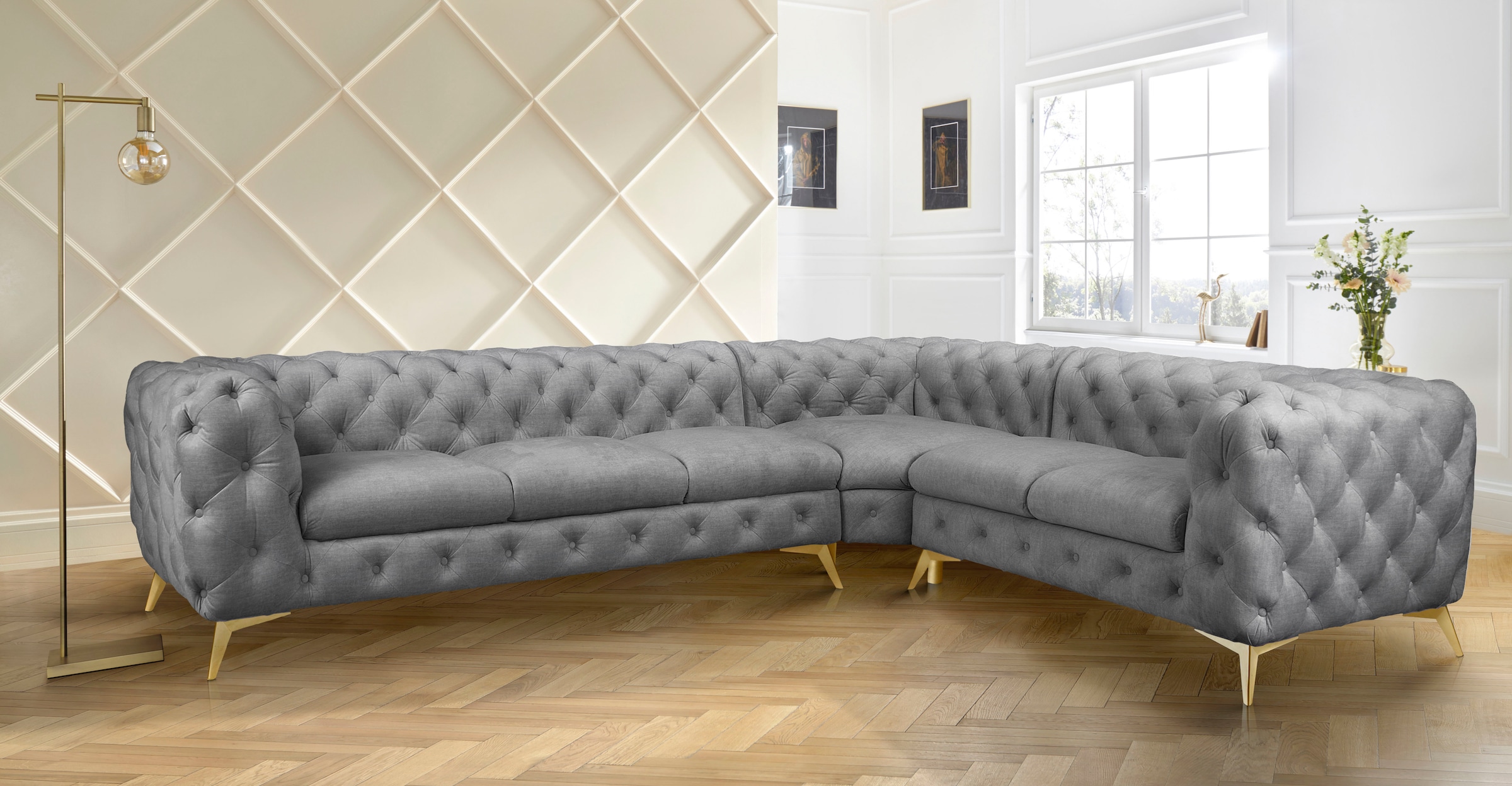 Leonique Chesterfield-Sofa »Ecksofa GLYNIS L-Form mit Wellenunterfederung, Maße B/T/H 323/264/75cm«, aufwändige Knopfheftung, moderne Chesterfield Optik, Fußfarbe wählbar