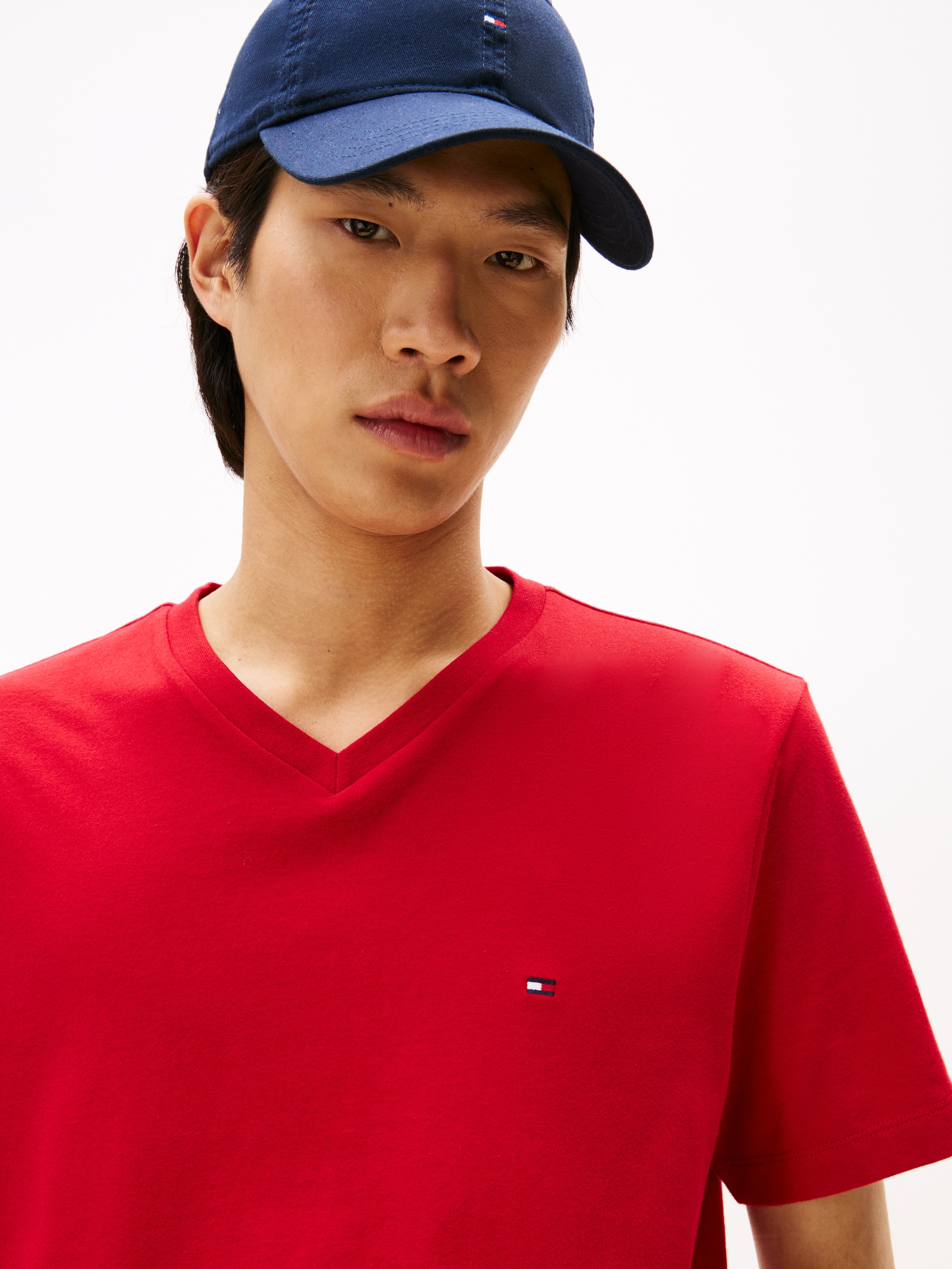 Tommy Hilfiger V-Shirt "ESSENTIAL V-NECK TEE mit V-Ausschnitt und Markenlab günstig online kaufen