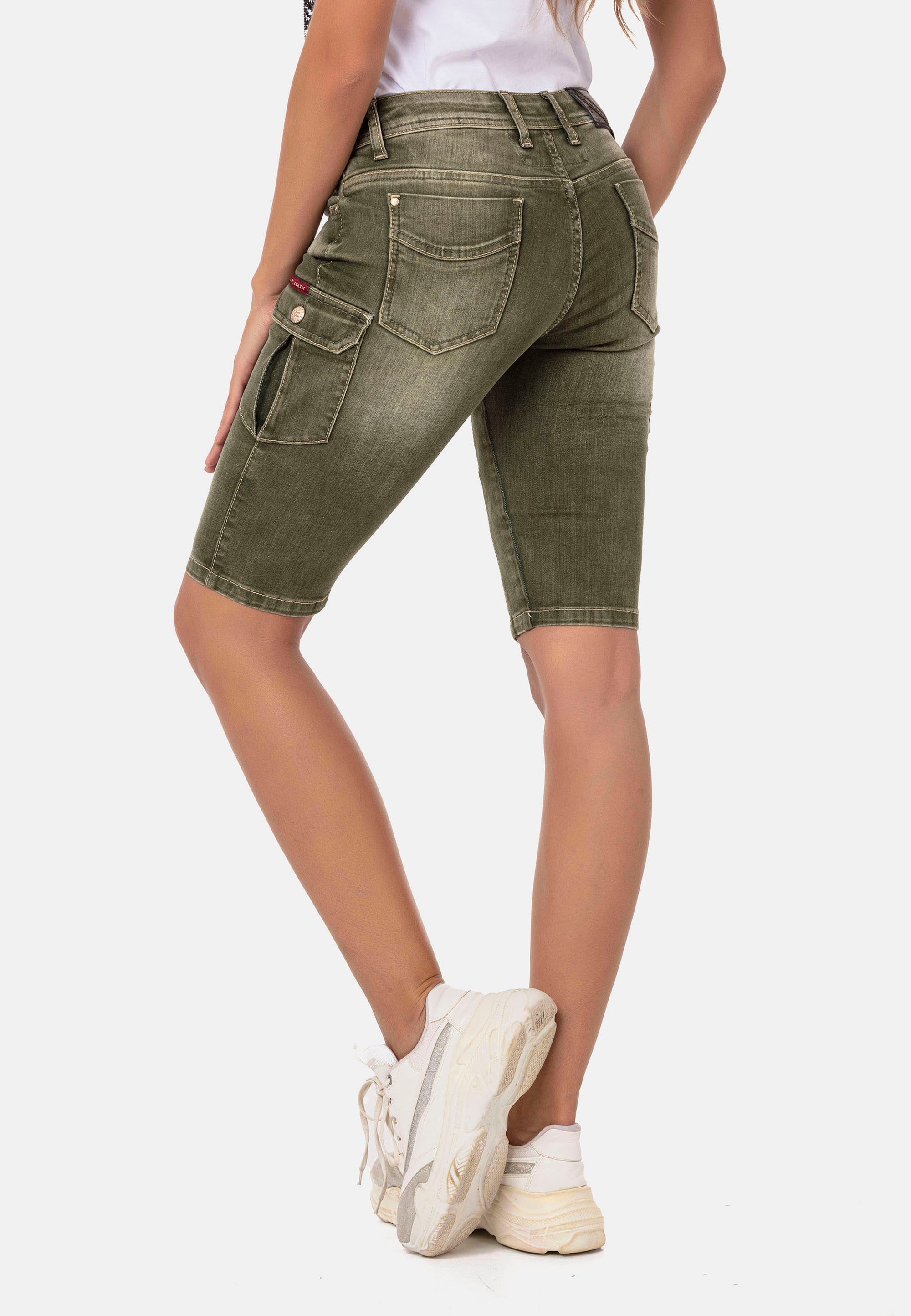 Cipo & Baxx Shorts, mit trendigen Cargotaschen