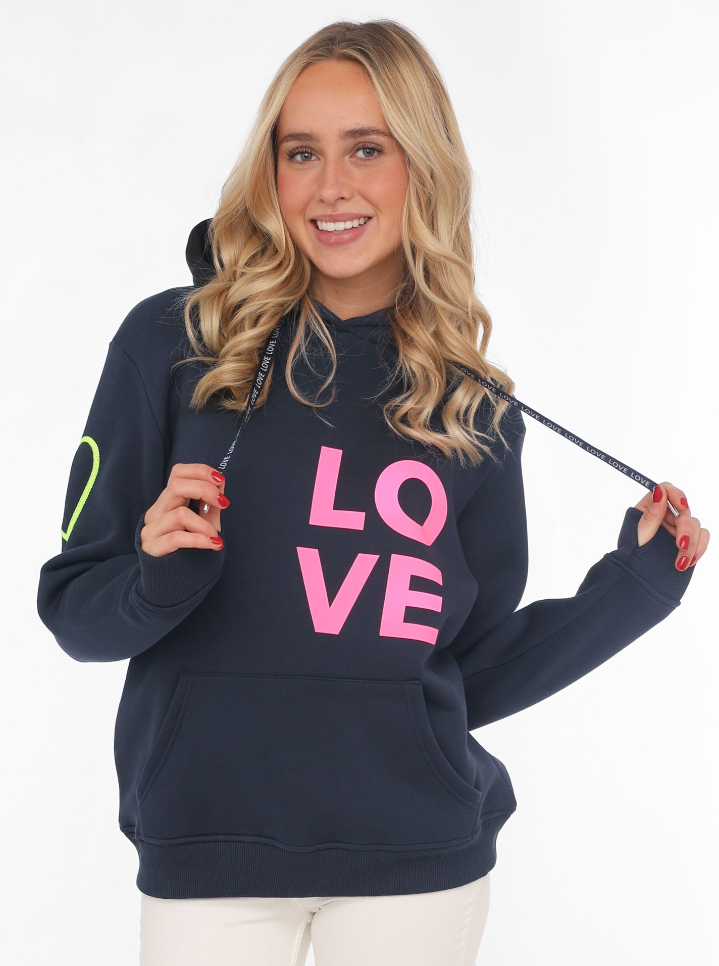 Zwillingsherz Kapuzensweatshirt, mit gesticktem Neon Herz am Ärmel und "Love" Schriftzug auf Kordel