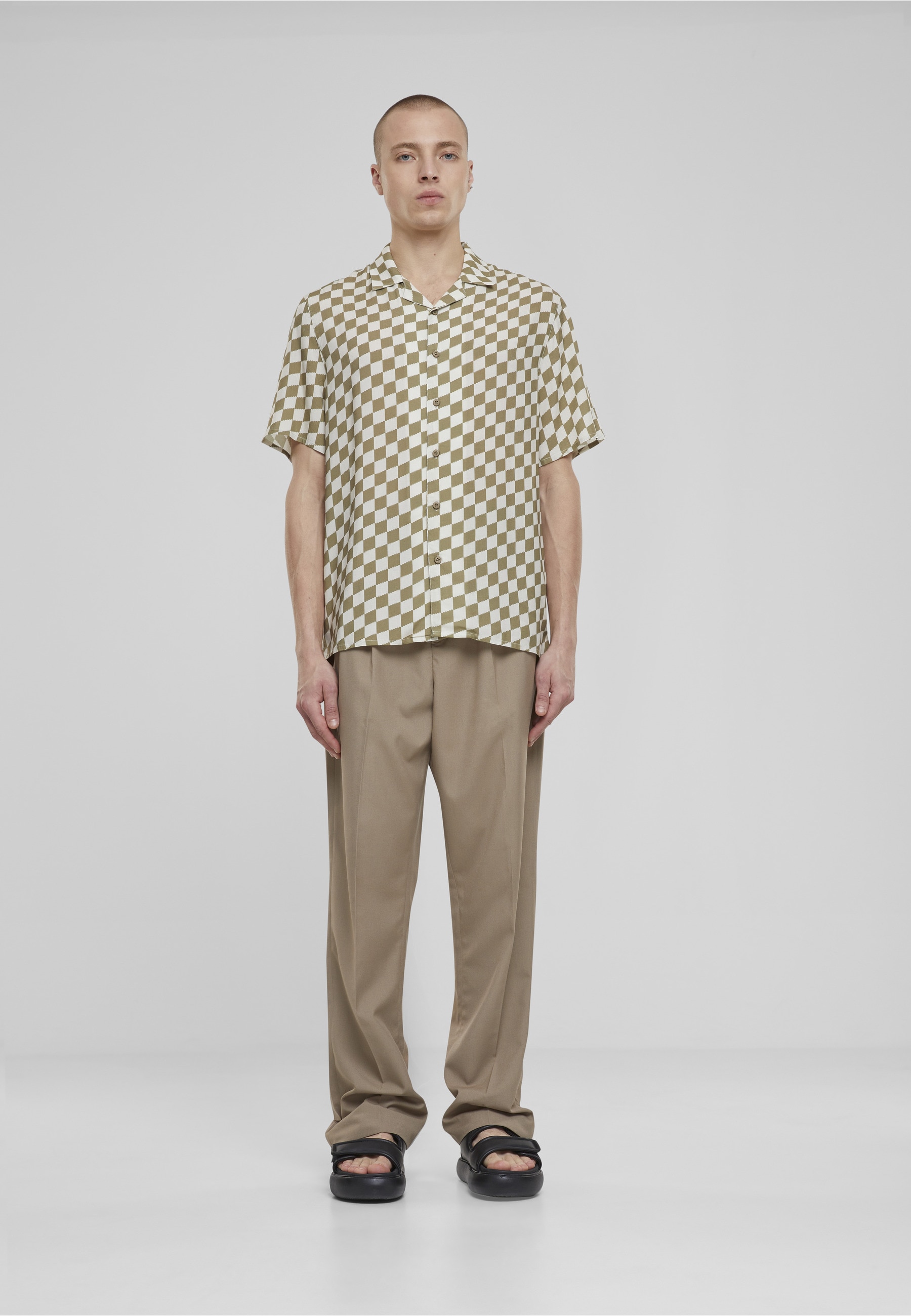 URBAN CLASSICS Kurzarmhemd »Urban Classics Herren Viscose AOP Resort Shirt« 1 Stk.