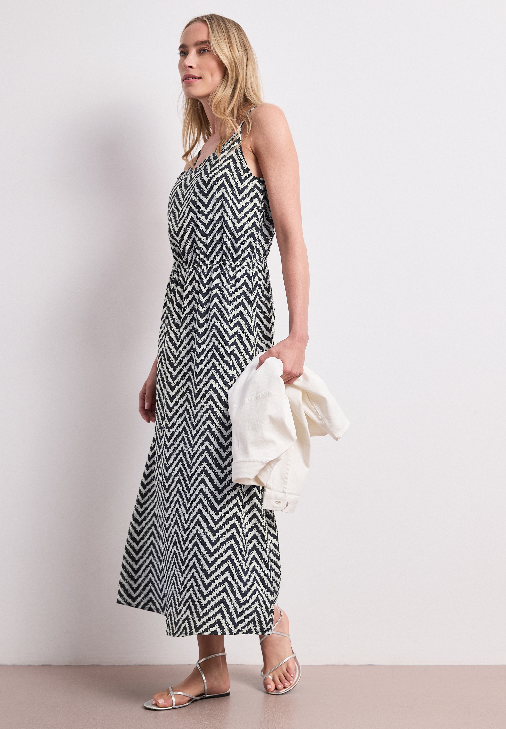 STREET ONE Midikleid Ohne Taschen Sommerkleid mit Zick-Zack-Muster