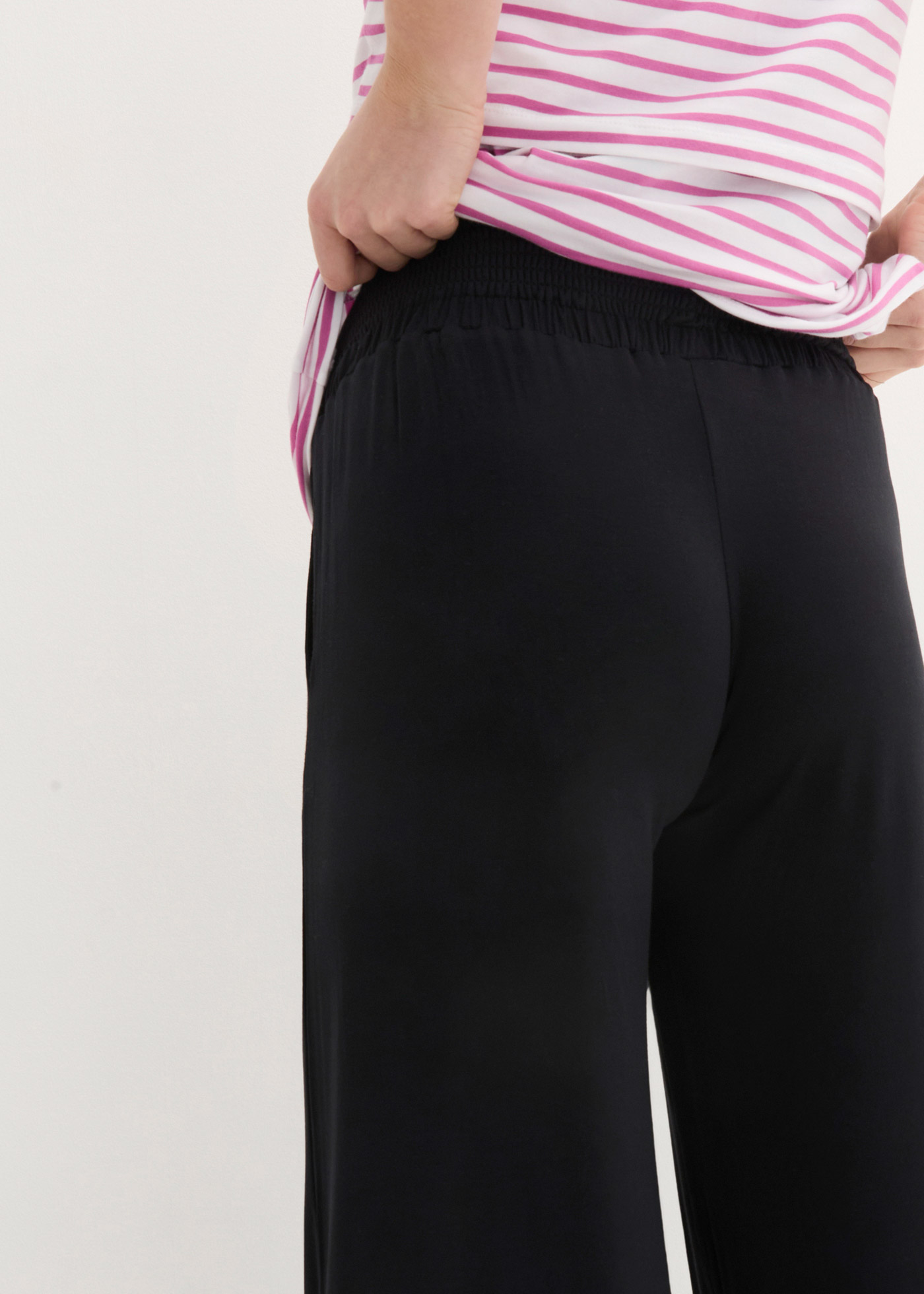 Thumbnail - bonprix Umstandshose "Umstandsculotte aus weicher Viskose, Loose Fit" Umstandsculotte aus weicher Viskose, Loose Fit