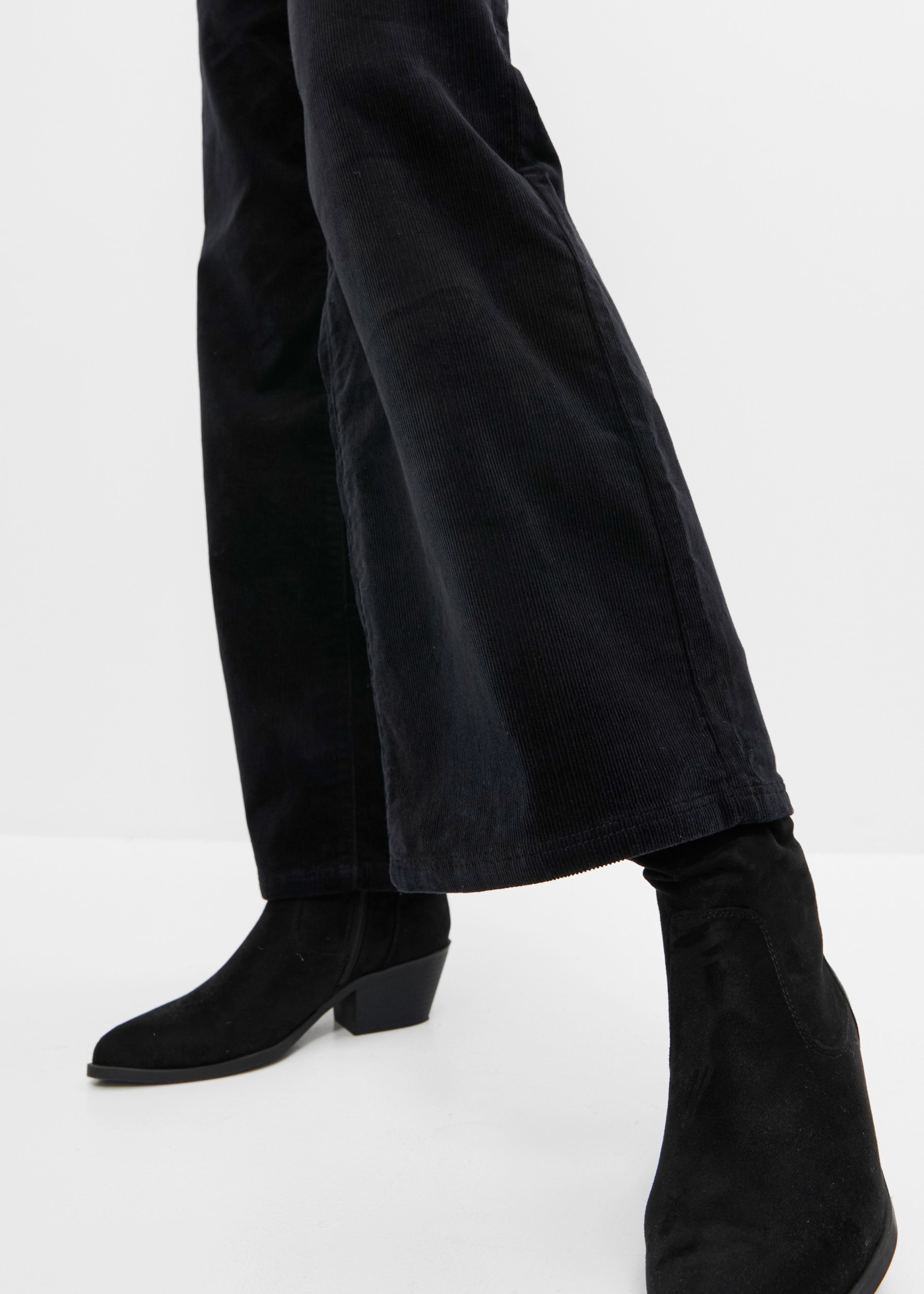 bonprix Cordhose  mit ausgestelltem Bein, Loose Fit, in Stretch-Qualität, im Casual-Stil