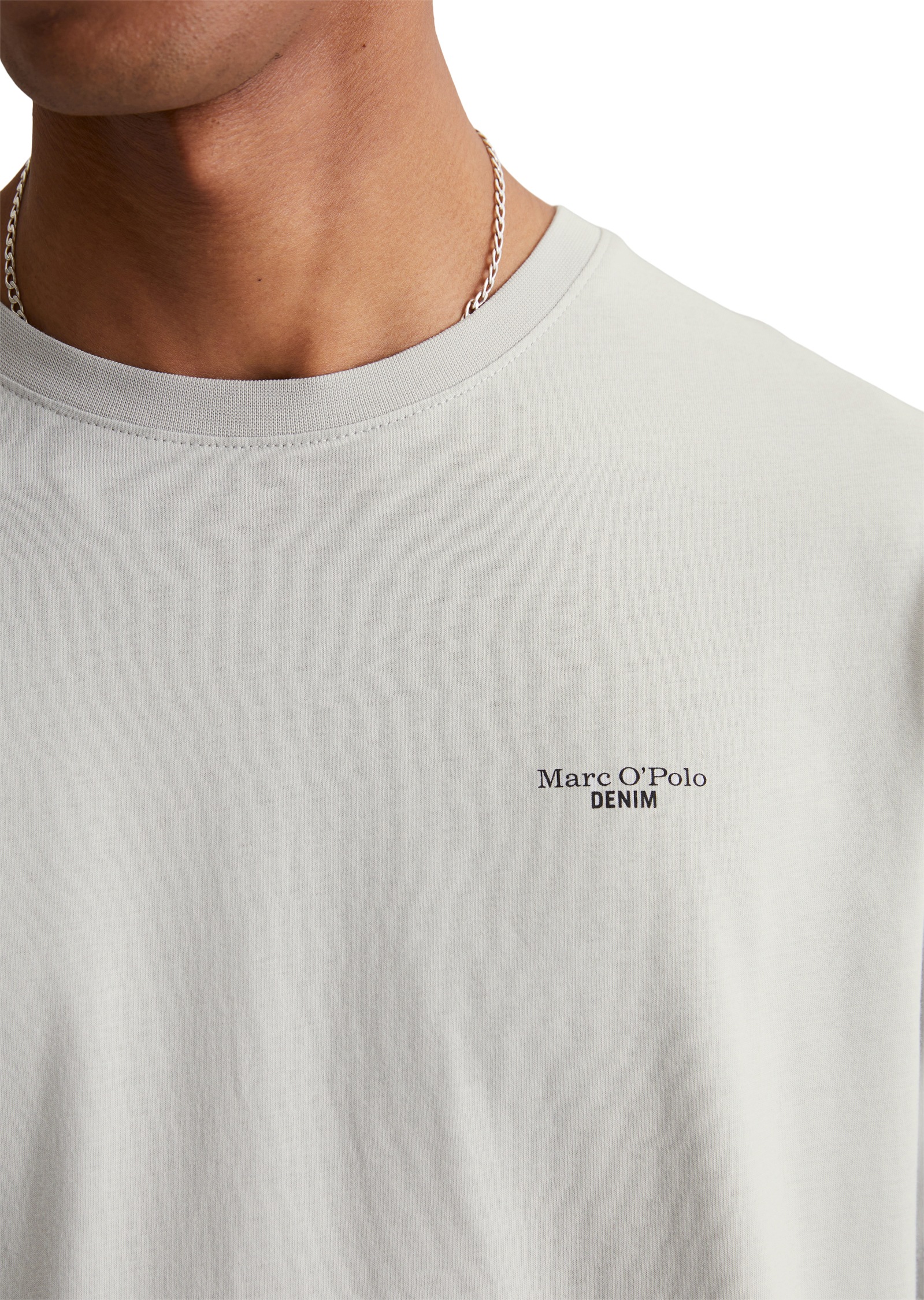 Thumbnail - Marc OPolo DENIM T-Shirt Ein dezenter Logo-Print auf der Brust