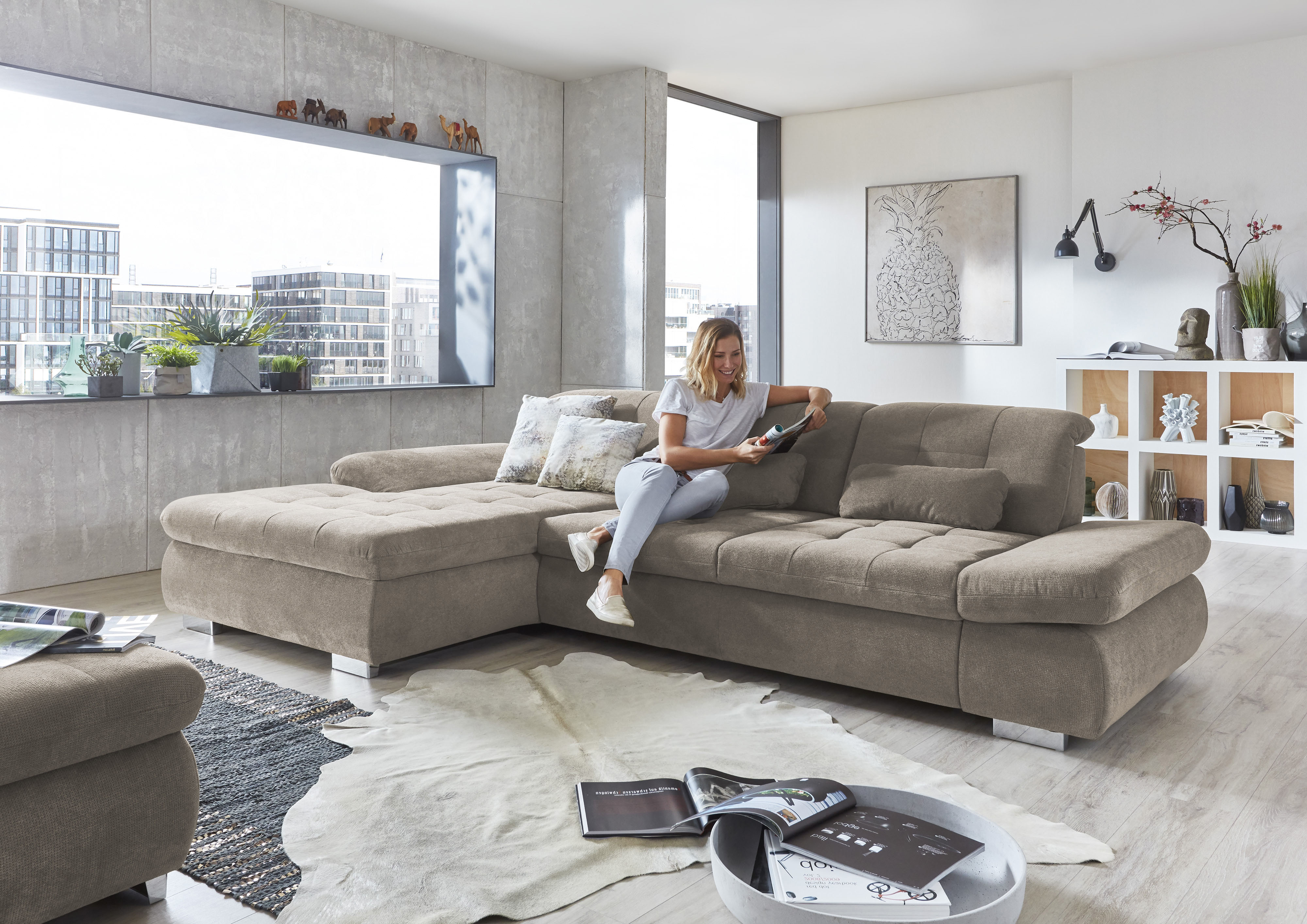 Die PlanBar Ecksofa "MP-IN17004 L-Form, Breite 331 cm, Federkern-Polsterung" inkl. Sitztiefenverstellung, wahlweise weitere Funktionen