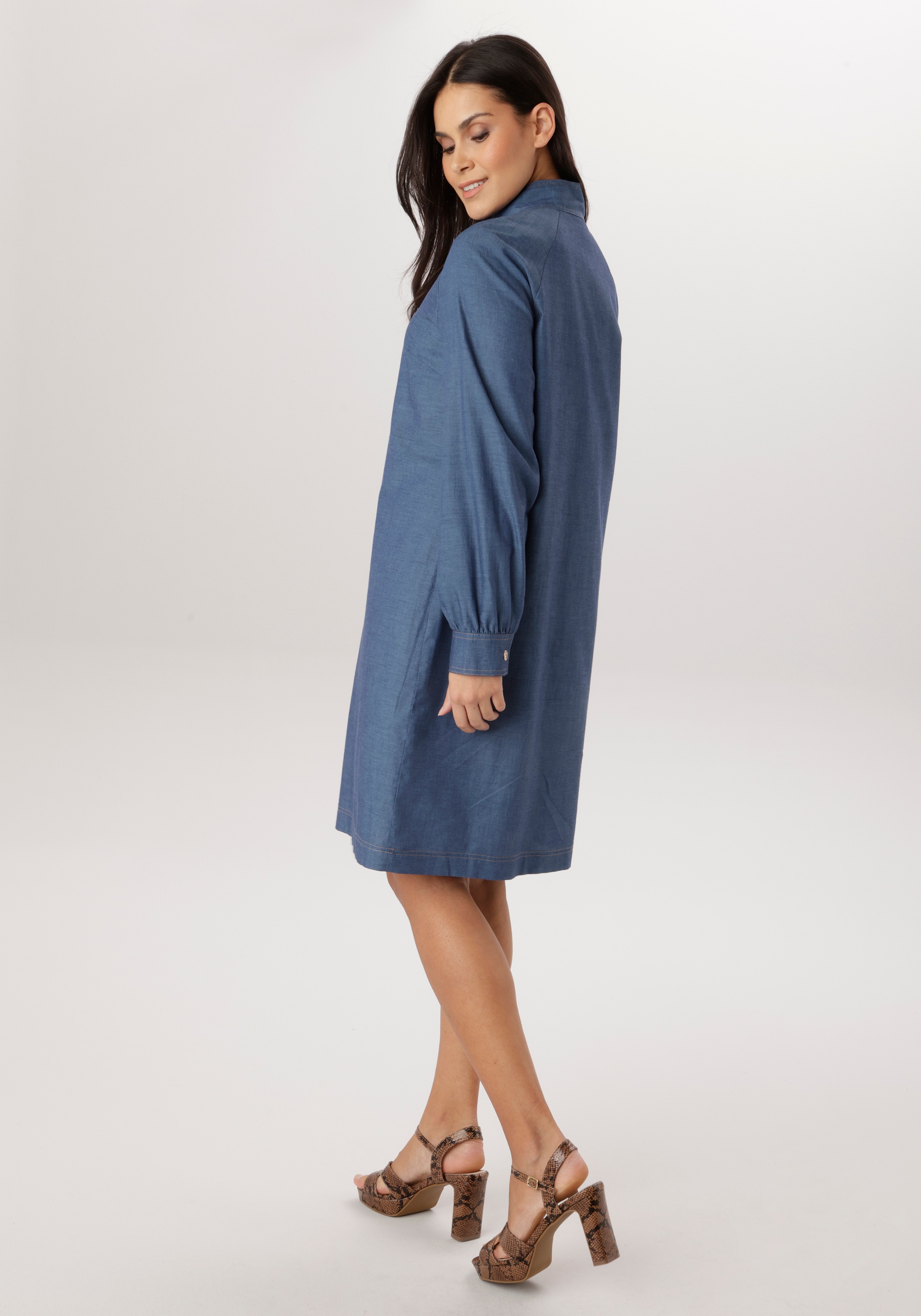 Aniston SELECTED Jeanskleid mit fixierter Schluppe zum Binden am V-Ausschni günstig online kaufen