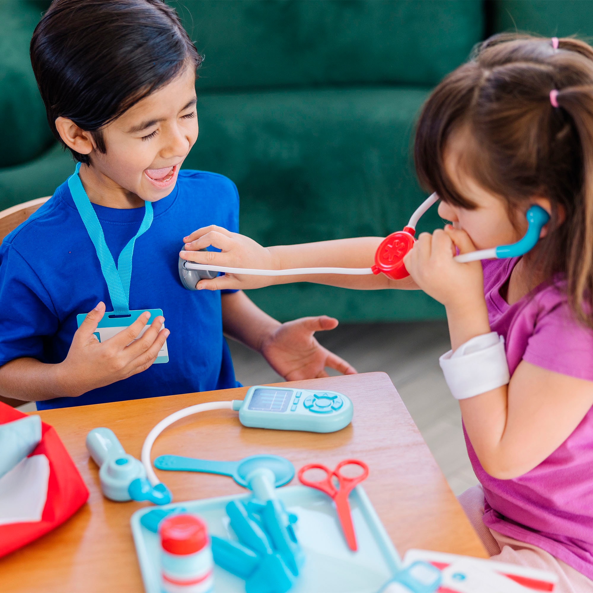 Spin Master Spielzeug-Arztkoffer »Melissa & Doug Gute Besserung Arzt Spielset«