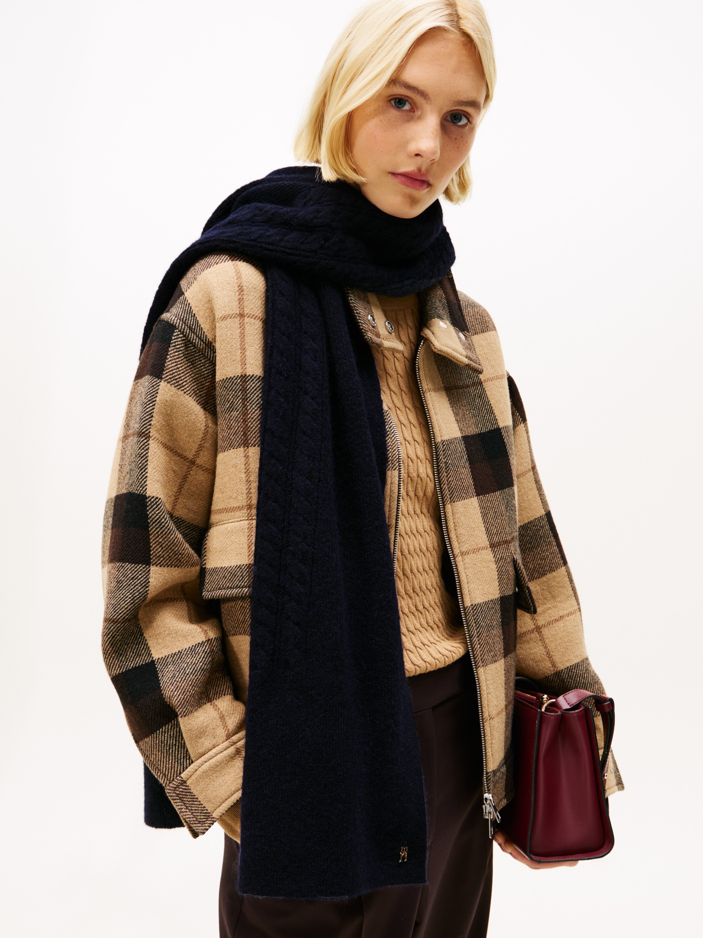 Tommy Hilfiger Schal »ELEVATED CHIC FLUFFY«, aus Zopfstrick, ca. 190 x 35 cm, flauschig