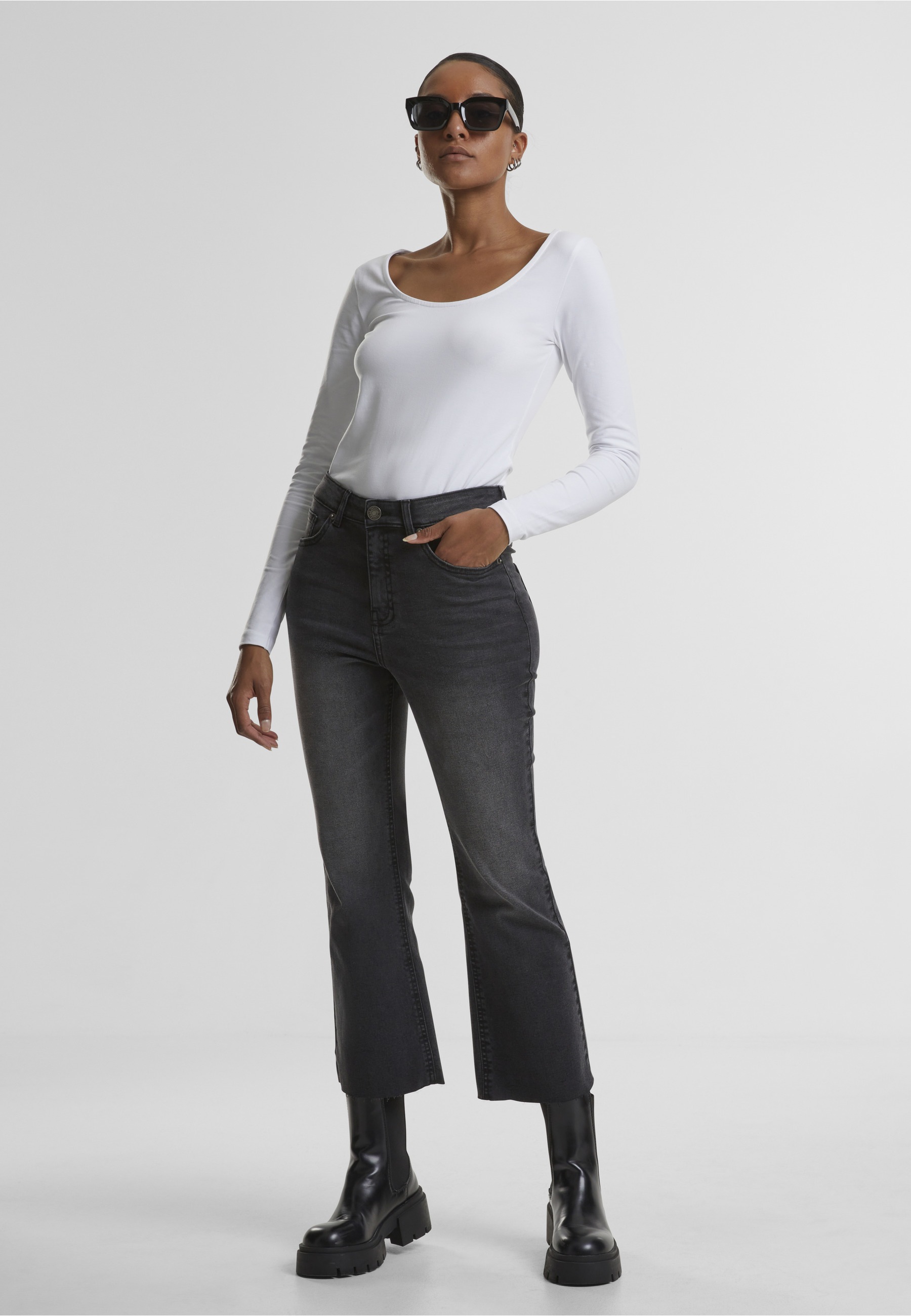 URBAN CLASSICS Bequeme Jeans »Urban Classics Ladies Cropped Flared Denim Pants«