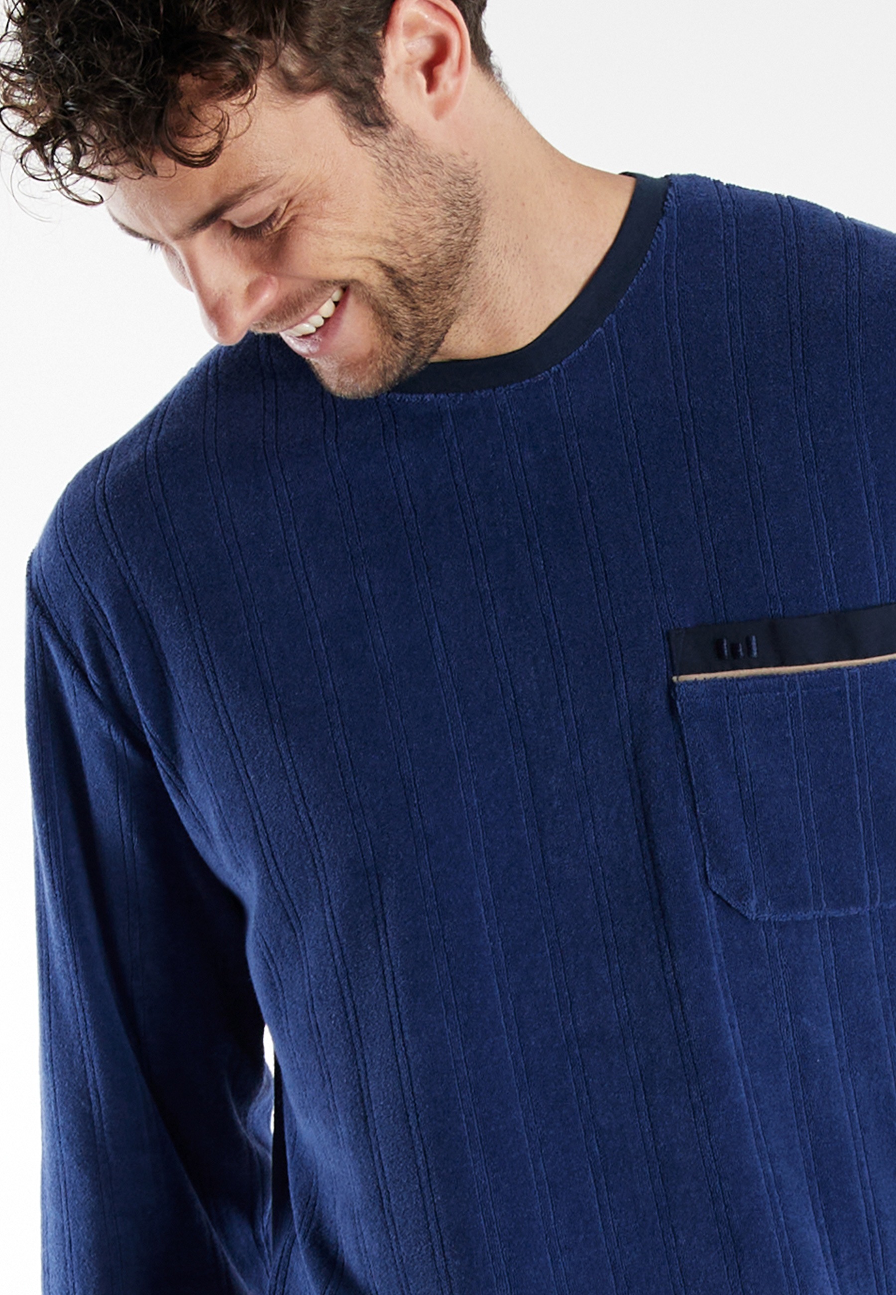 Thumbnail - GÖTZBURG Schlafanzug "Kos" 2 tlg., mit Brusttasche, langen Ärmeln und Rundhalsausschnitt